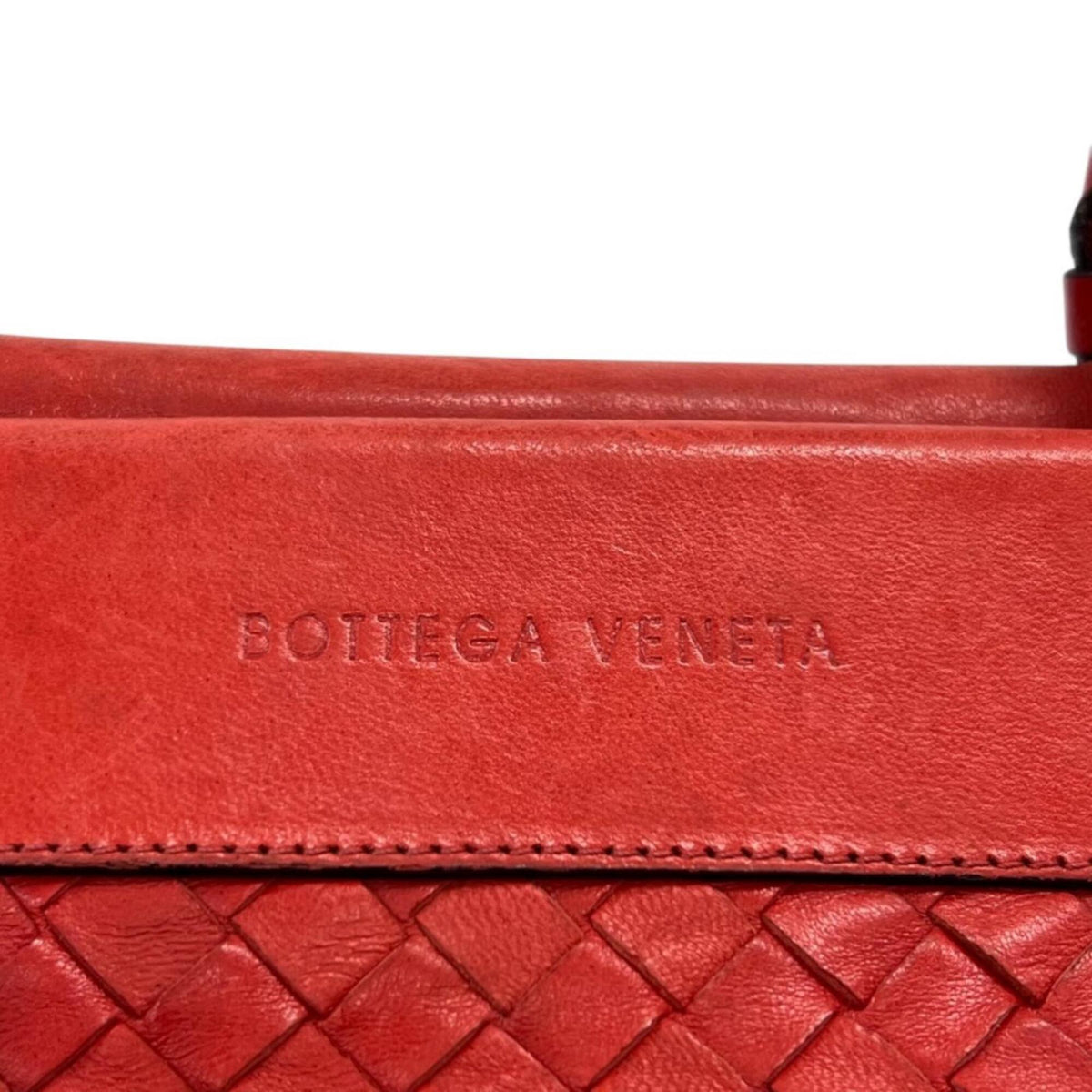 Bottega Veneta Red Color Leather Handbag (Pre-Owned)