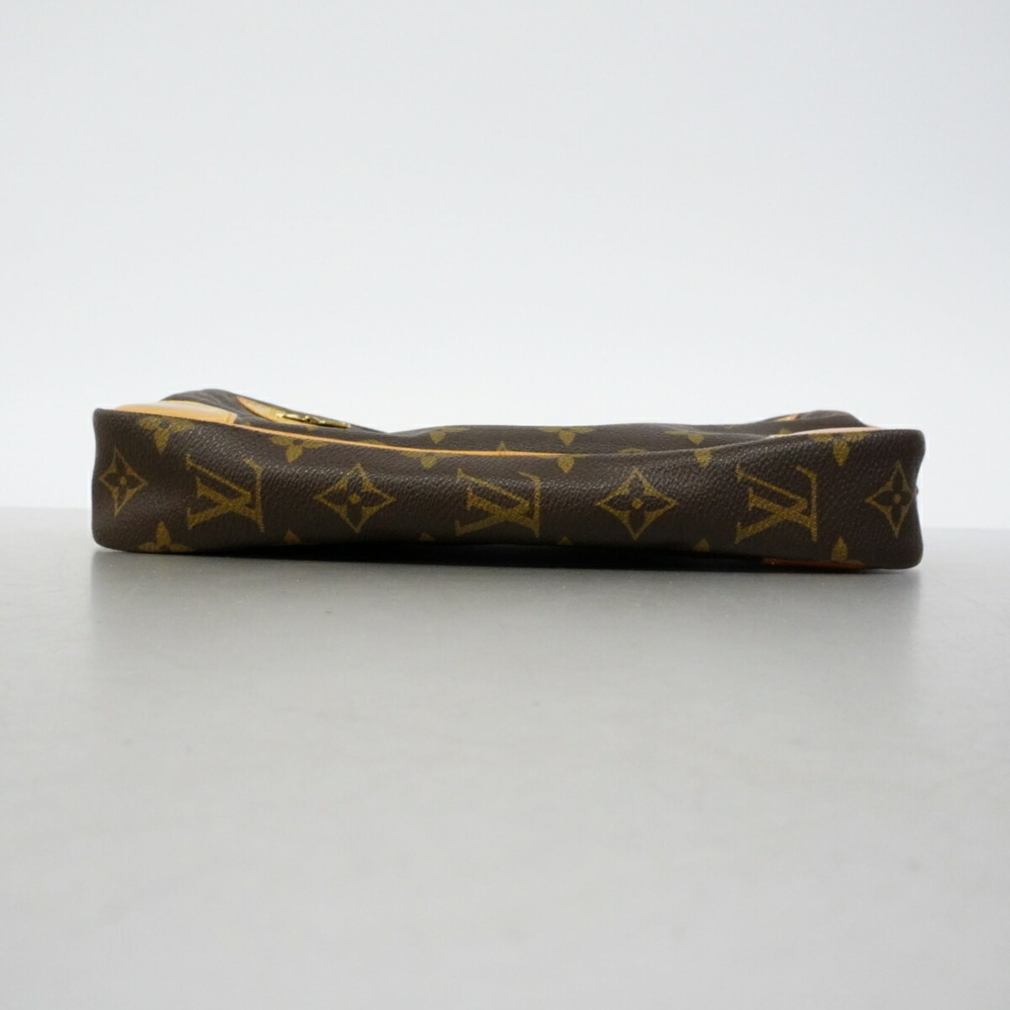 Louis Vuitton Brown Clutch Bag (Pre-Owned)