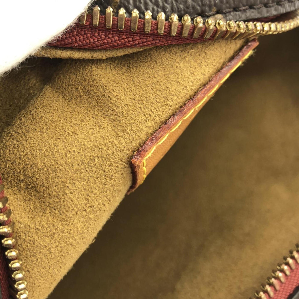 Louis Vuitton Brown Coated Canvas Shoulder Bag (Pre-Owned)