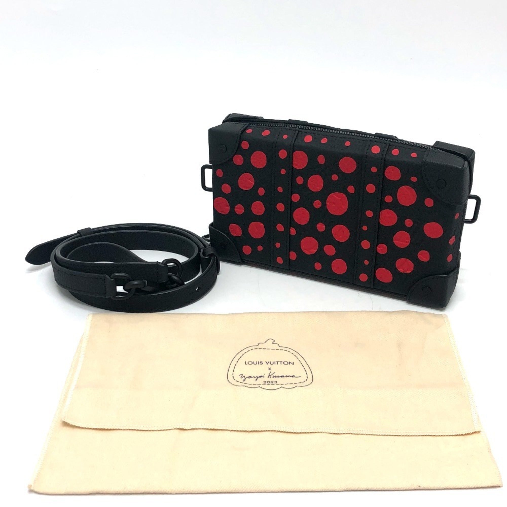 Louis Vuitton Black Leather Shoulder Bag (Pre-Owned)