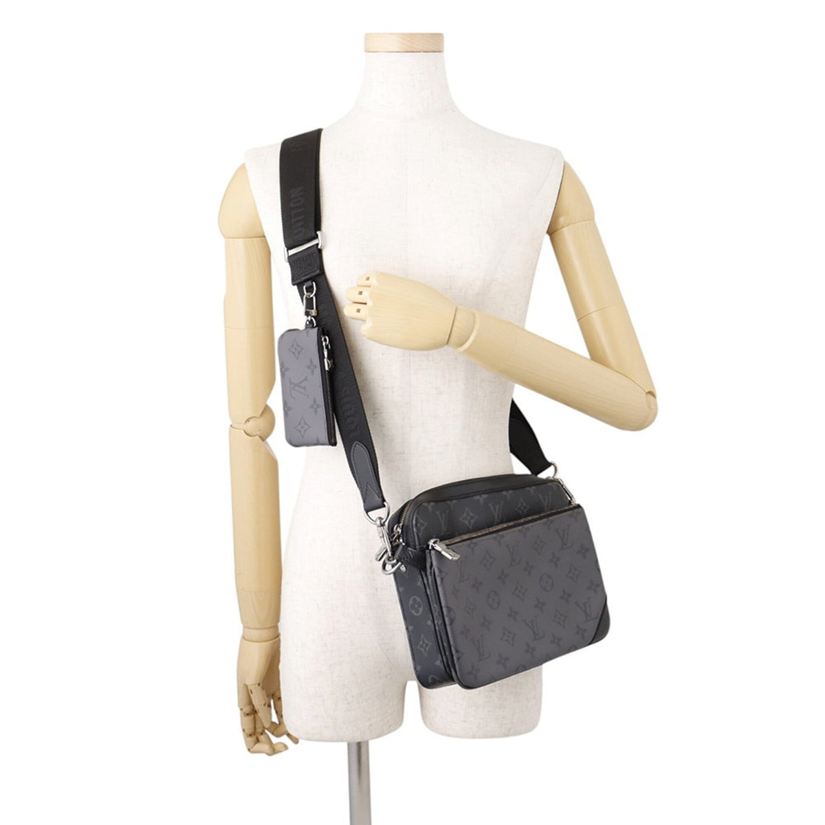 Louis Vuitton Noir Monogram Eclipse Monogram Eclipse Monogram Reverse Shoulder Bag (Pre-Owned)