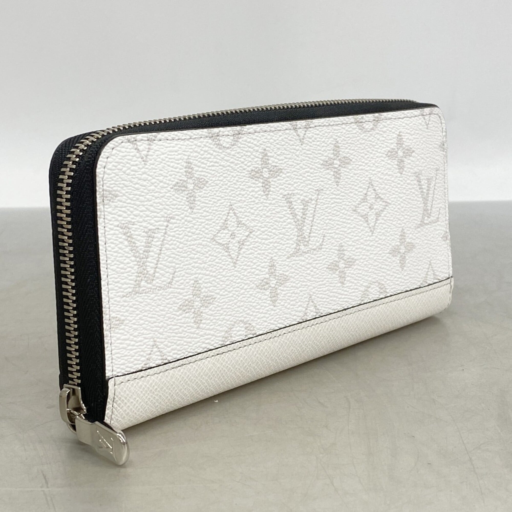 Louis Vuitton White Long Wallet (Bi-Fold) (Pre-Owned)