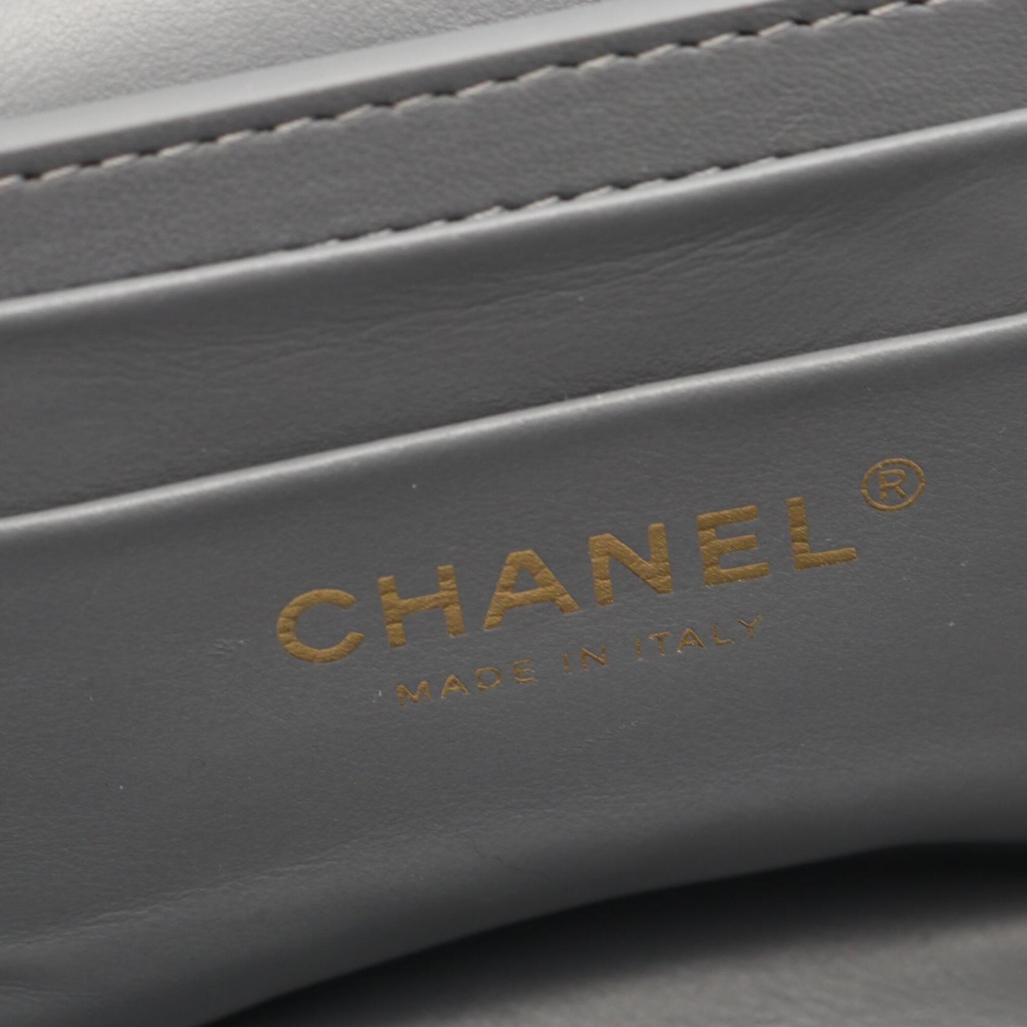 Chanel Gray Leather Handbag Shoulder Bag (Pre-Owned)