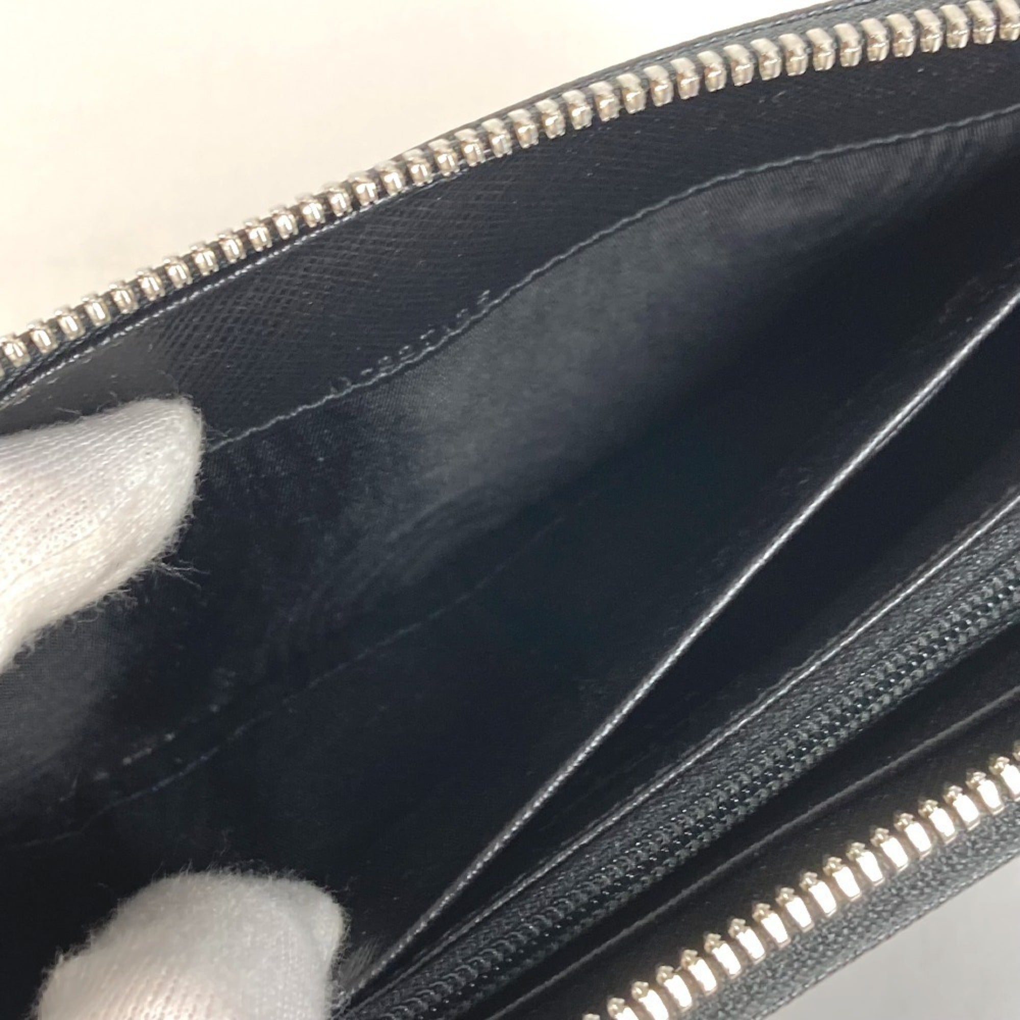 Salvatore Ferragamo Black Leather (Pre-Owned)