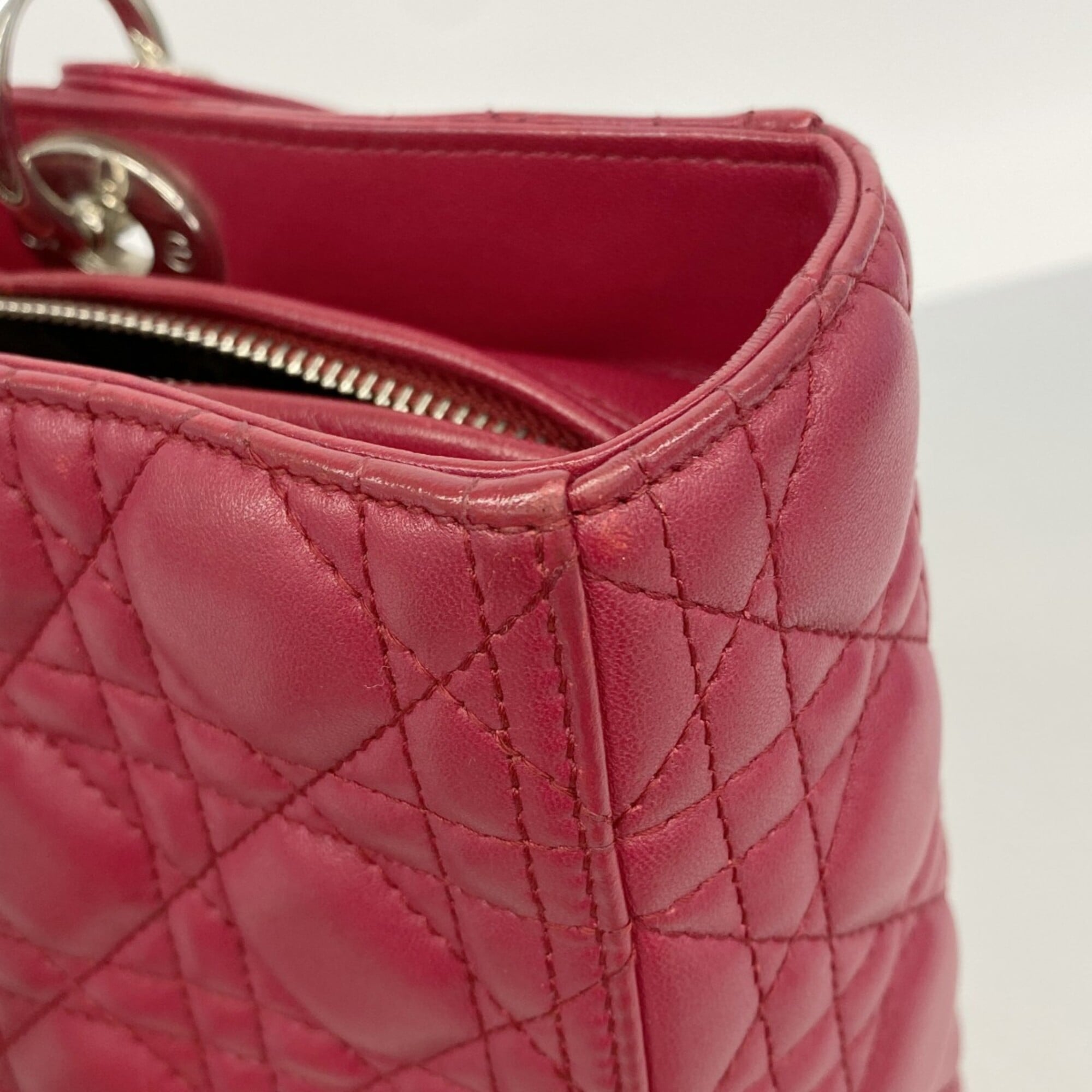 Christian Dior Red Color Leather Handbag (Pre-Owned)