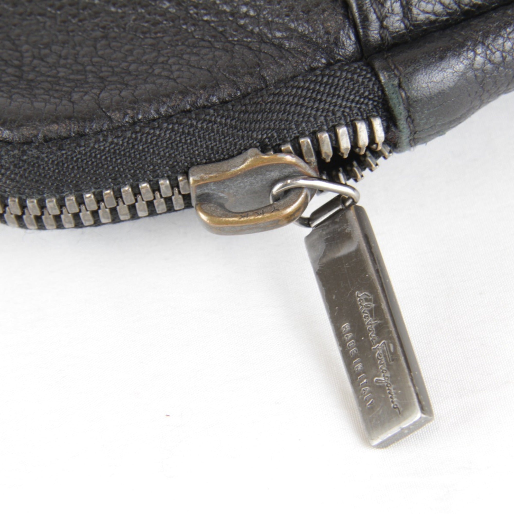 Salvatore Ferragamo Black White Leather Clutch Bag (Pre-Owned)