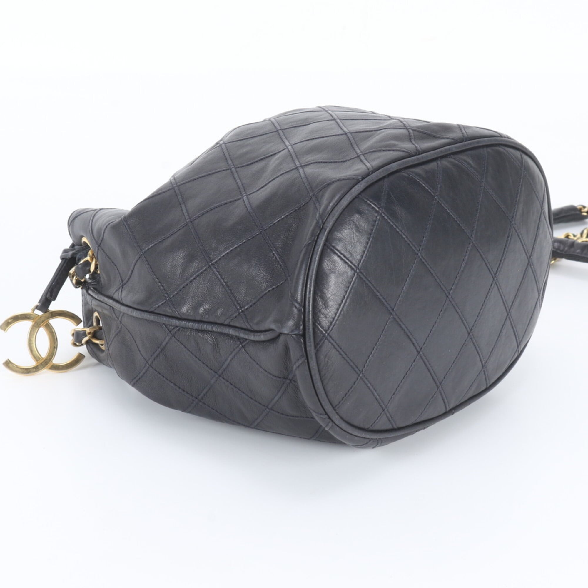 Chanel Black Leather Shoulder Bag (Pre-Owned)