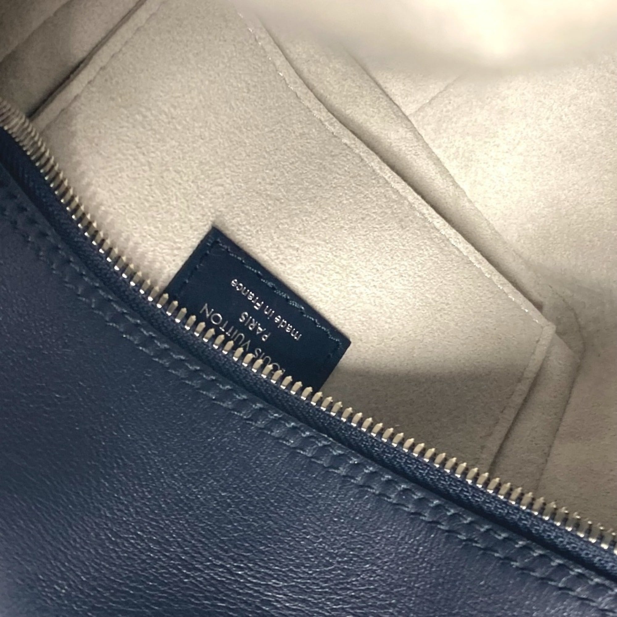 Louis Vuitton Navy Leather Handbag (Pre-Owned)
