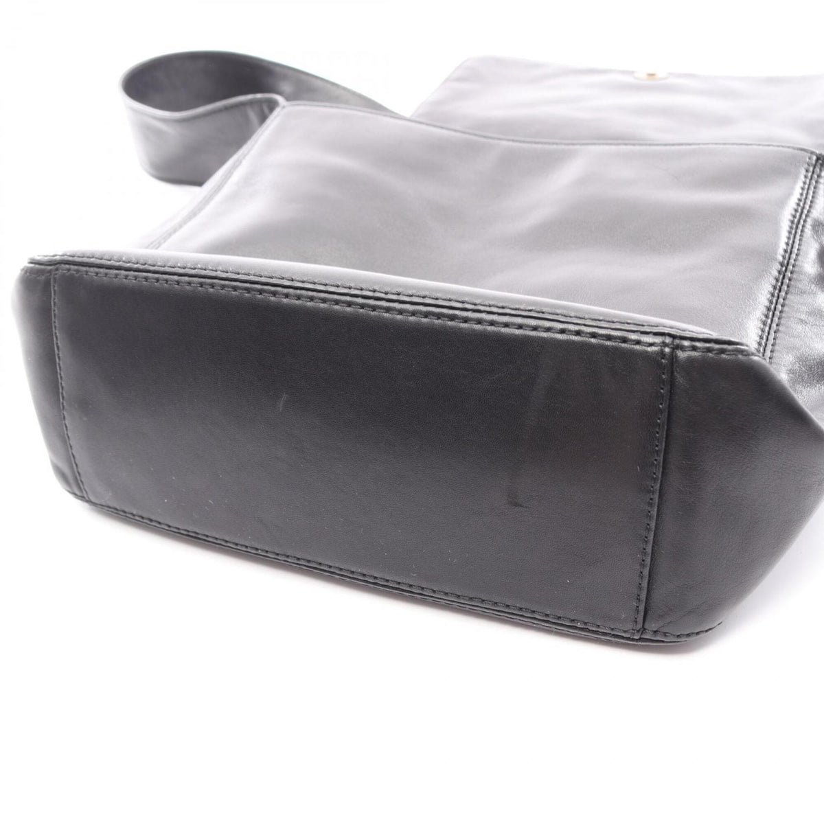 Chanel Black Leather Handbag Shoulder Bag (Pre-Owned)