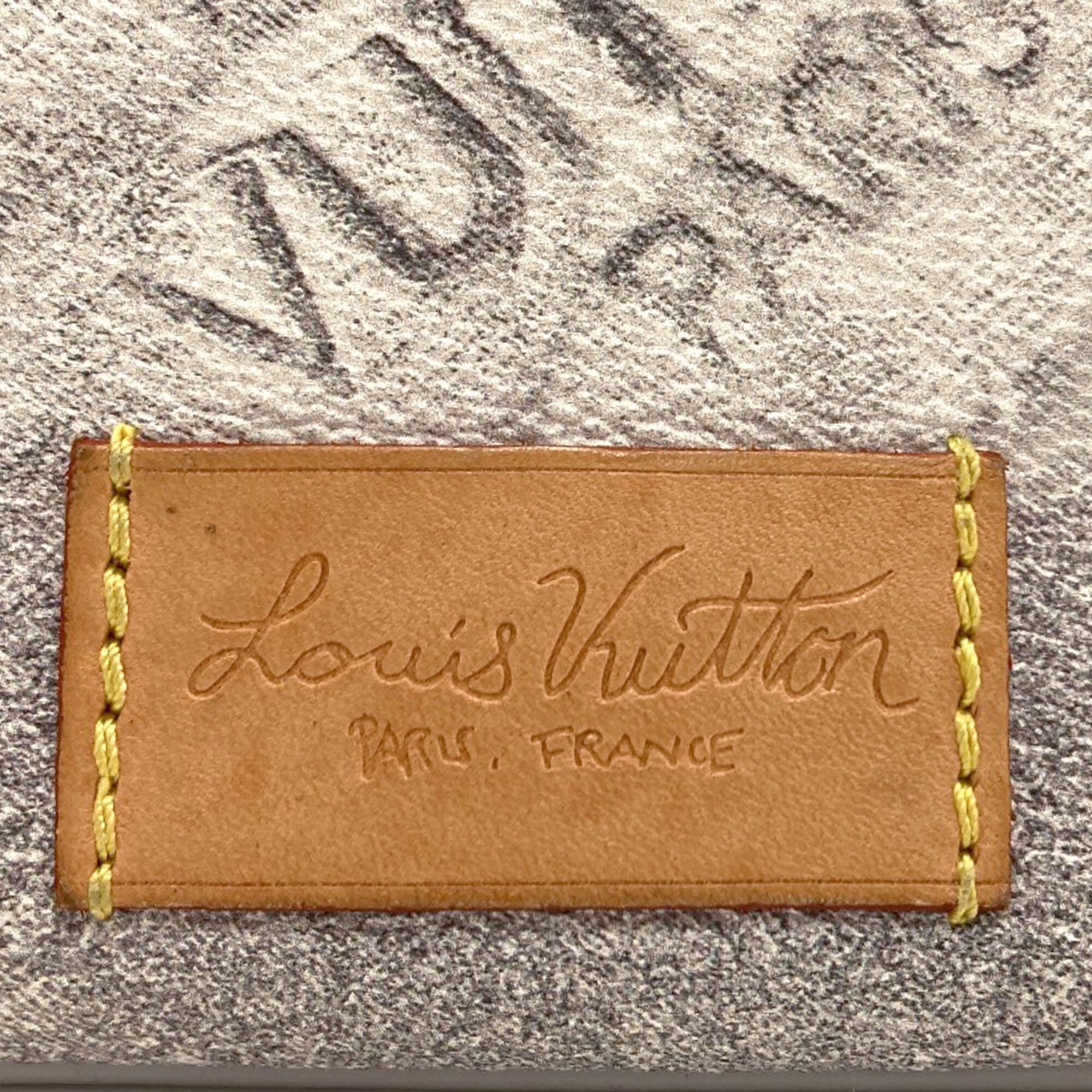 Louis Vuitton Gray Shoulder Bag (Pre-Owned)