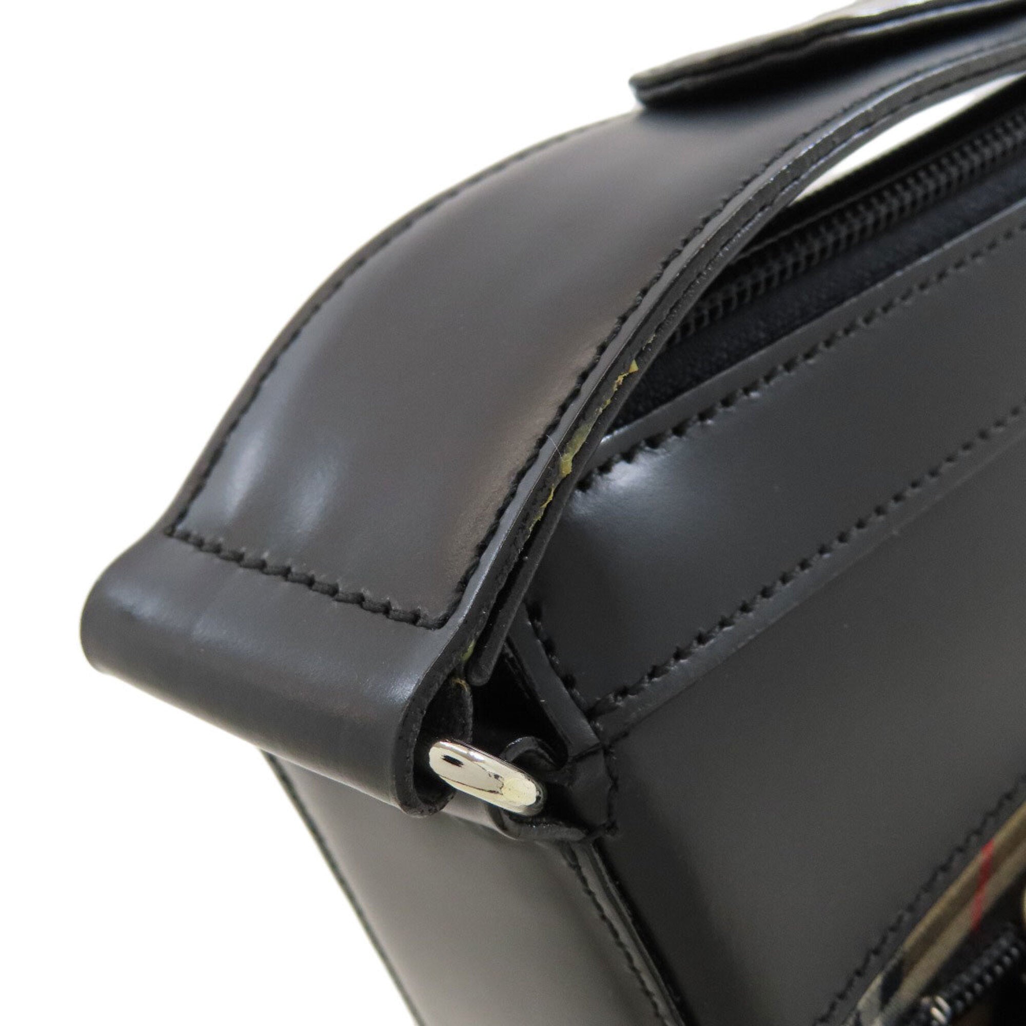 Burberry Black Leather Shoulder Bag (Pre-Owned)