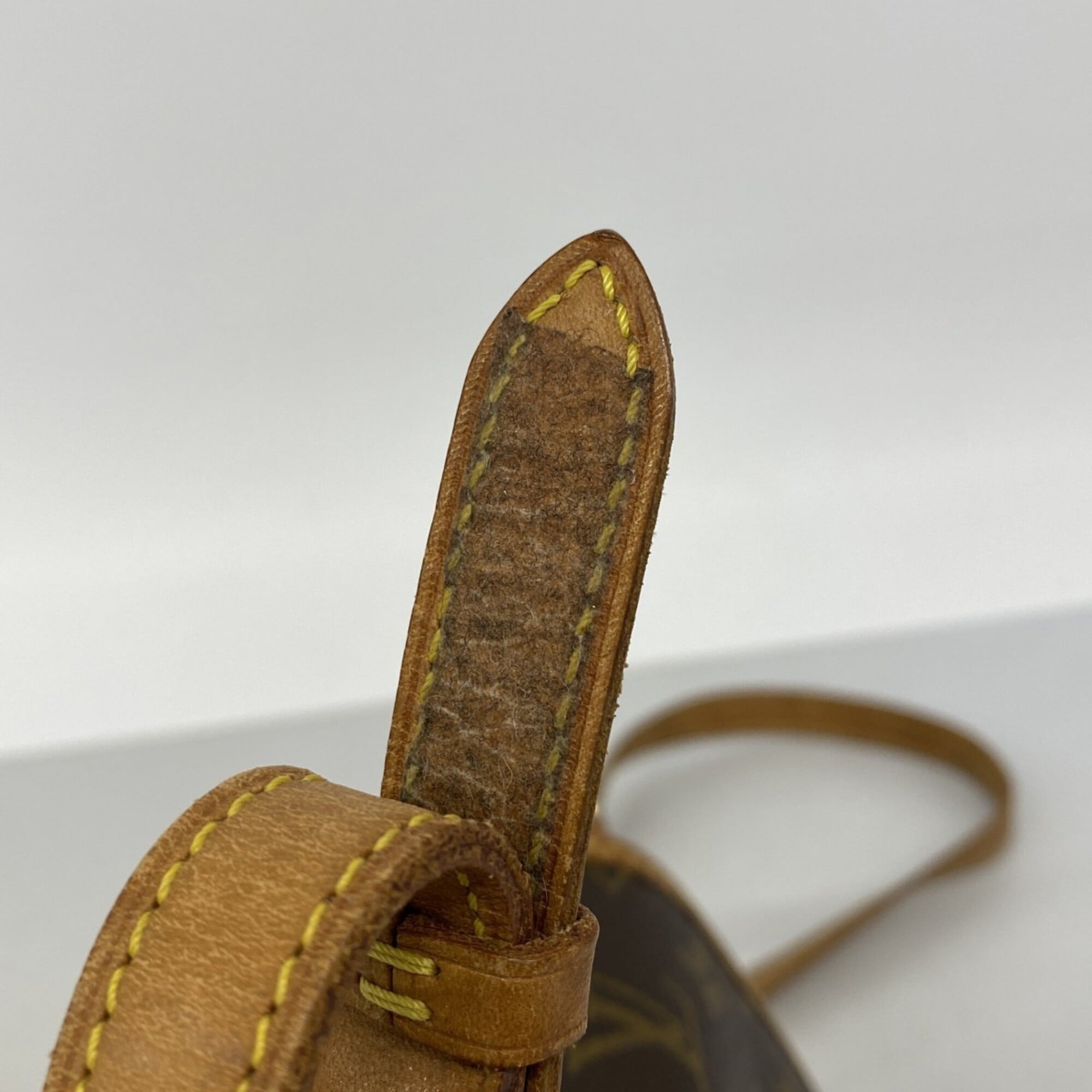 Louis Vuitton Brown Shoulder Bag (Pre-Owned)