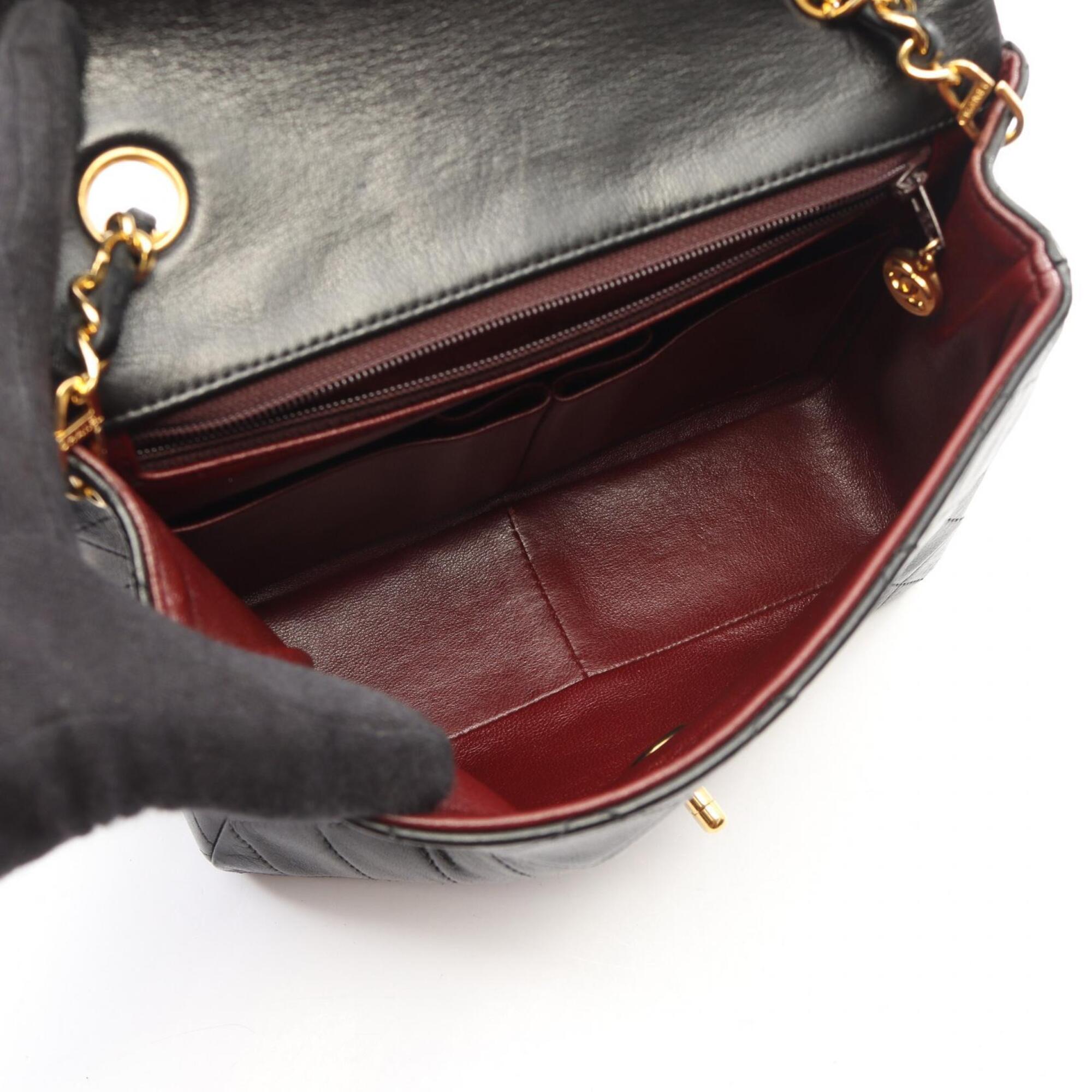 Chanel Black Leather Handbag Shoulder Bag (Pre-Owned)