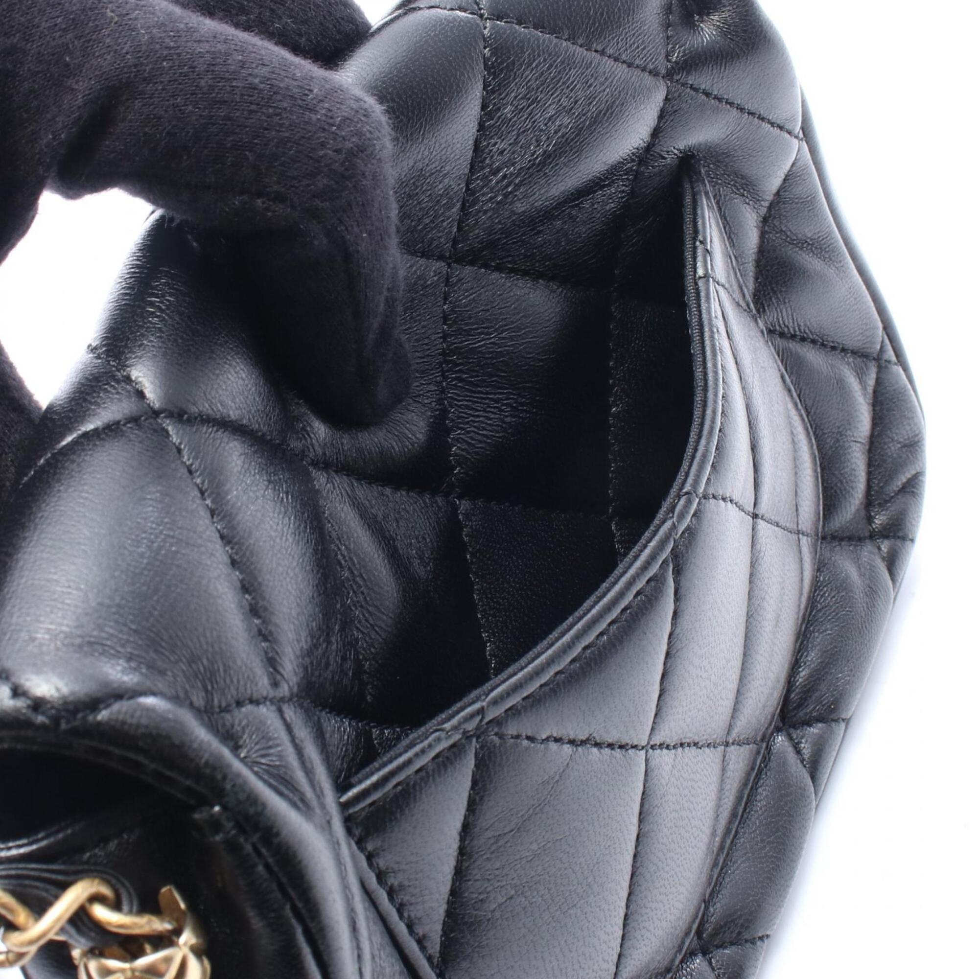 Chanel Black Leather Handbag Shoulder Bag (Pre-Owned)