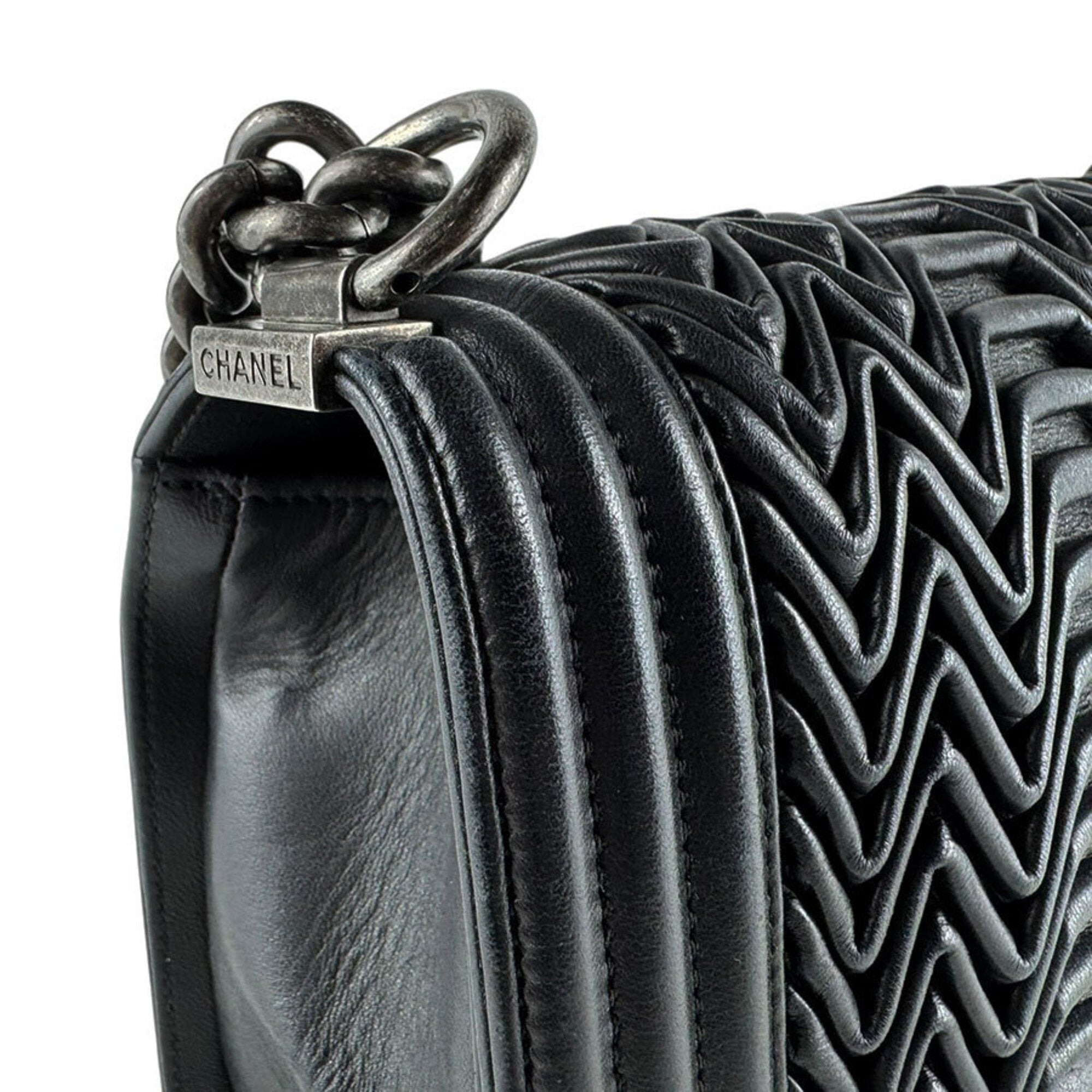 Chanel Black Leather Shoulder Bag (Pre-Owned)