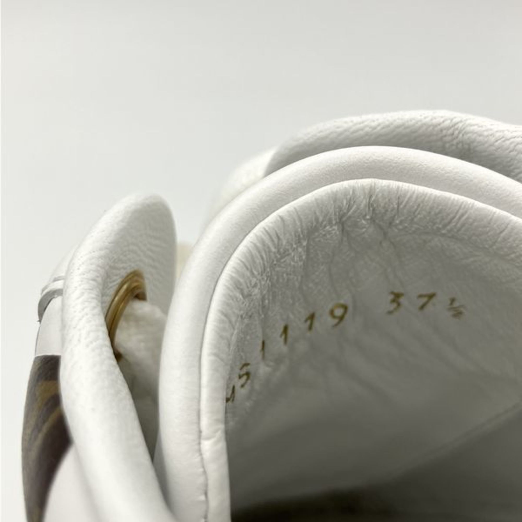 Louis Vuitton White Sneakers (Pre-Owned)