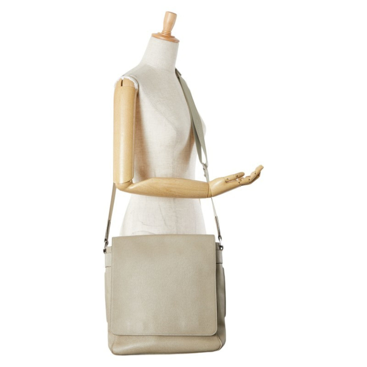 Louis Vuitton Taiga Beige Polaire Taiga Leather Shoulder Bag (Pre-Owned)