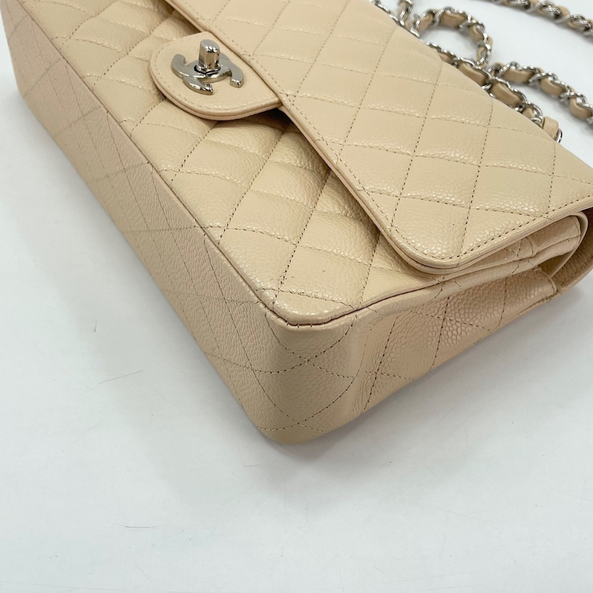 Chanel Beige Shoulder Bag (Pre-Owned)