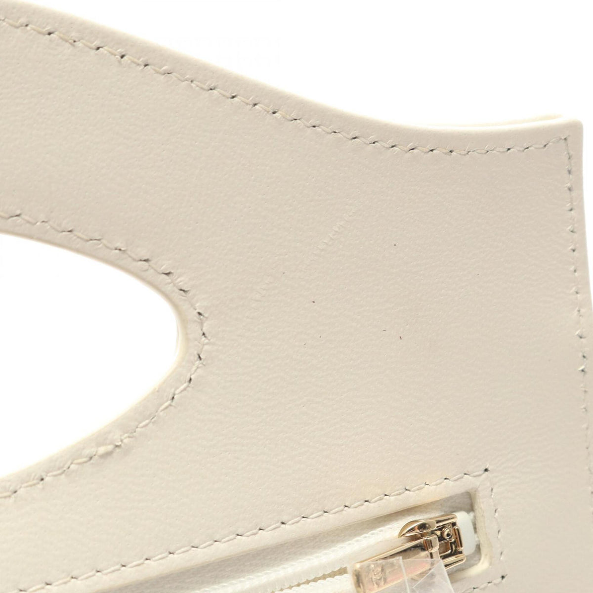 Chanel Matelasse White Leather Shoulder Bag (Pre-Owned)