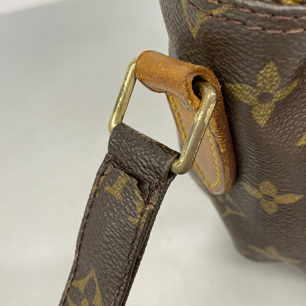 Louis Vuitton Brown Shoulder Bag (Pre-Owned)