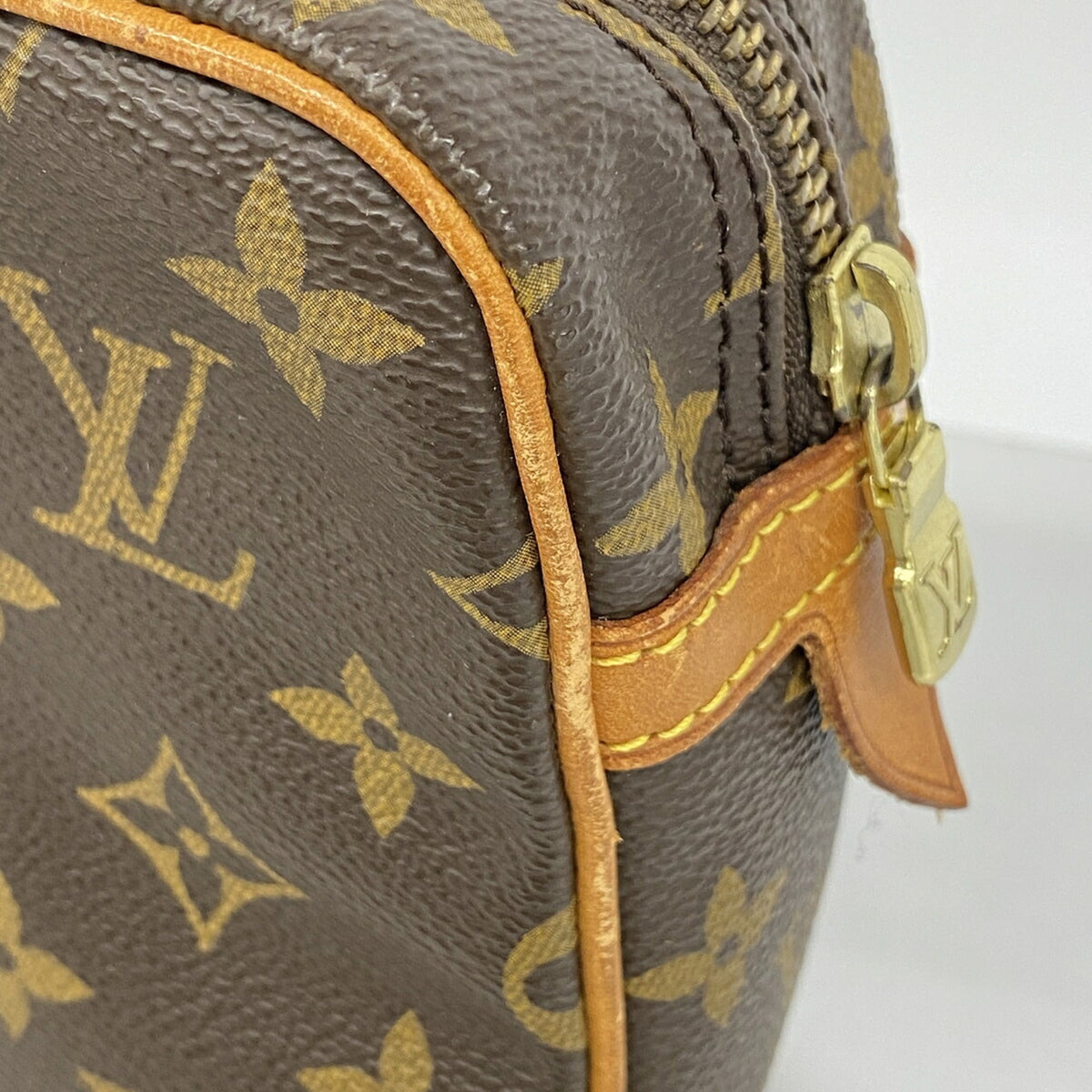 Louis Vuitton Brown Clutch Bag (Pre-Owned)
