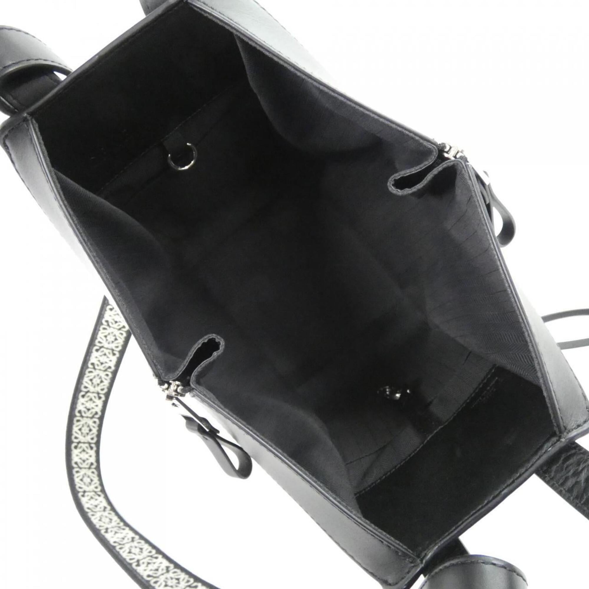 Loewe Black Leather Shoulder Bag (Pre-Owned)