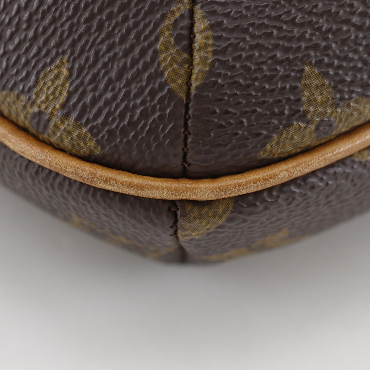 Louis Vuitton Brown Monogram Monogram Shoulder Bag (Pre-Owned)