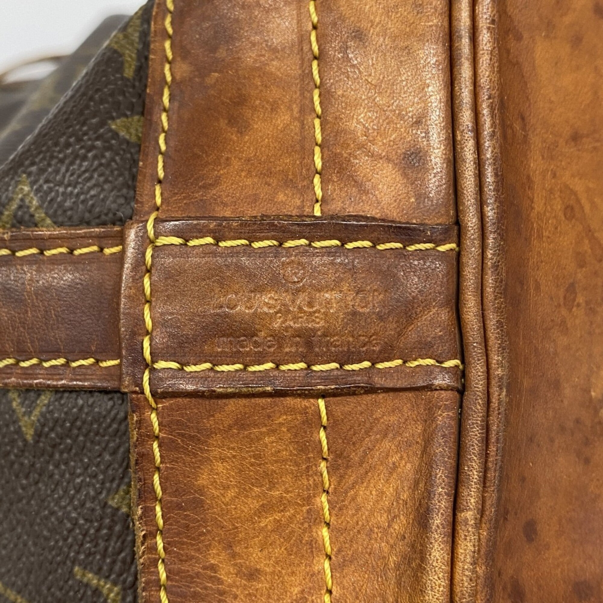 Louis Vuitton Brown Shoulder Bag (Pre-Owned)