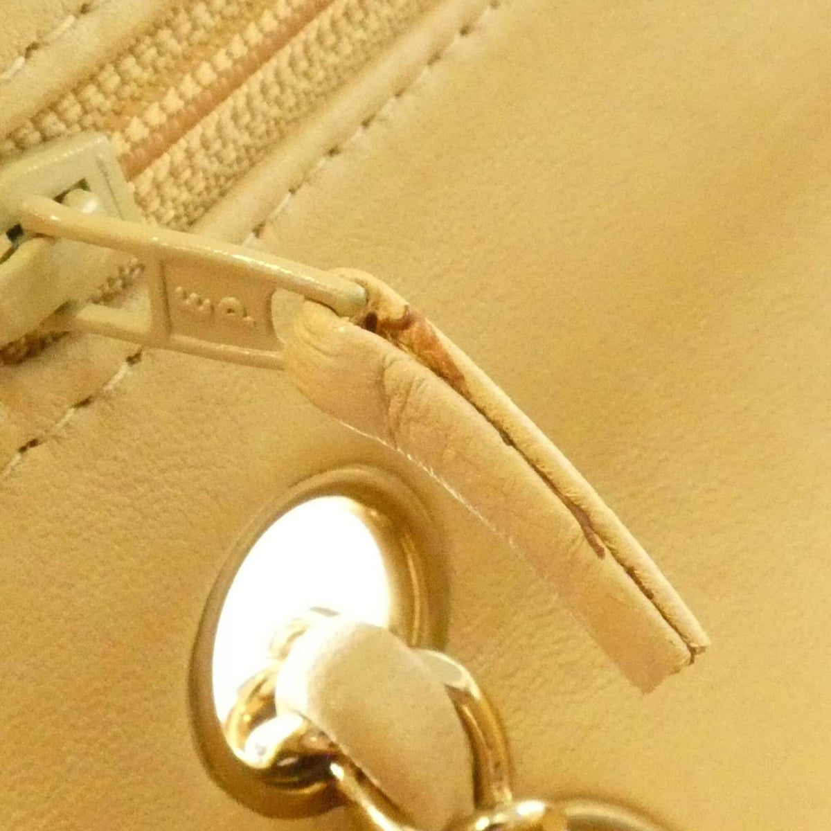 Chanel Beige Leather Shoulder Bag (Pre-Owned)
