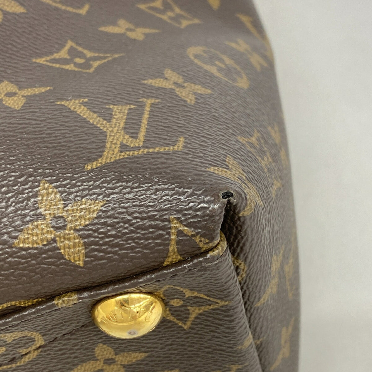 Louis Vuitton Noir Handbag (Pre-Owned)