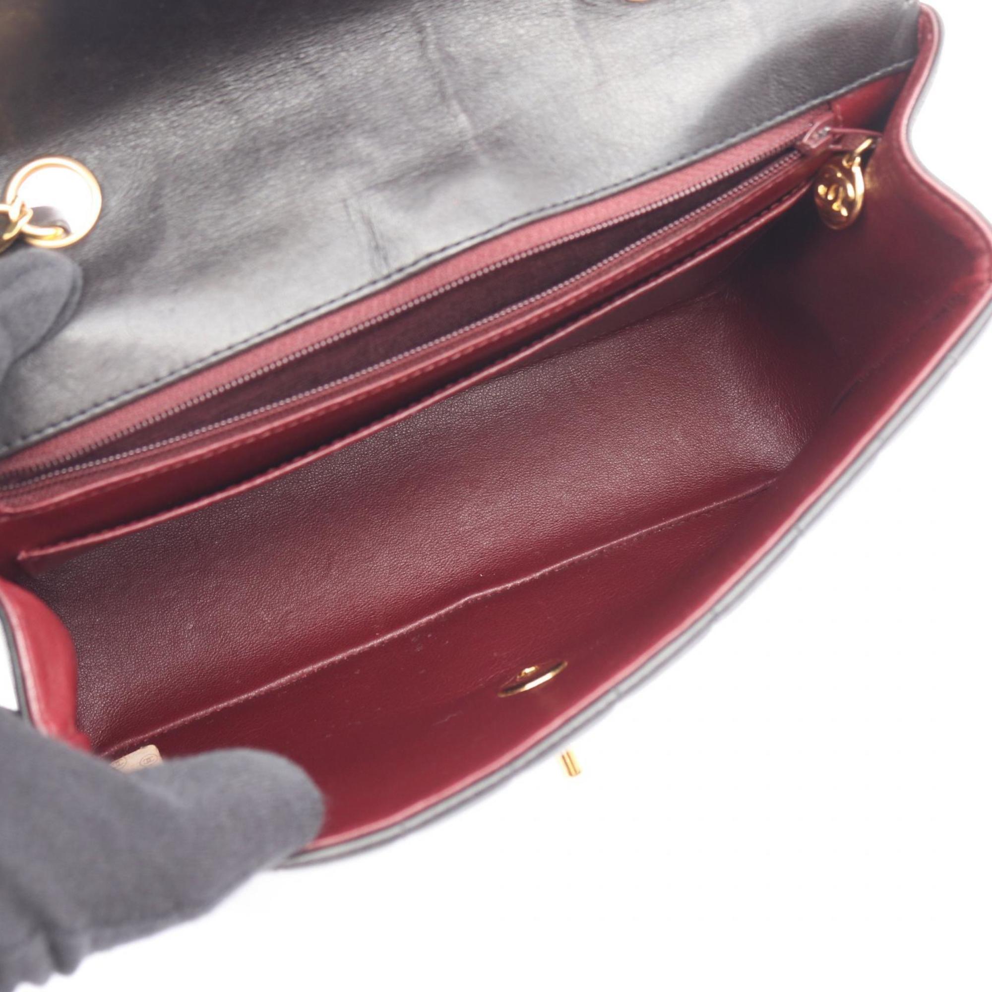 Chanel Black Leather Shoulder Bag (Pre-Owned)