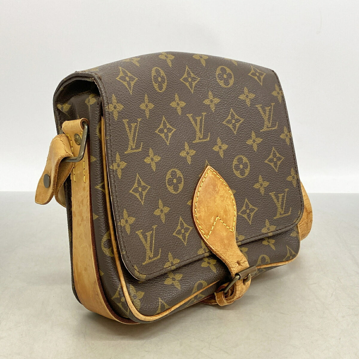 Louis Vuitton Brown Shoulder Bag (Pre-Owned)