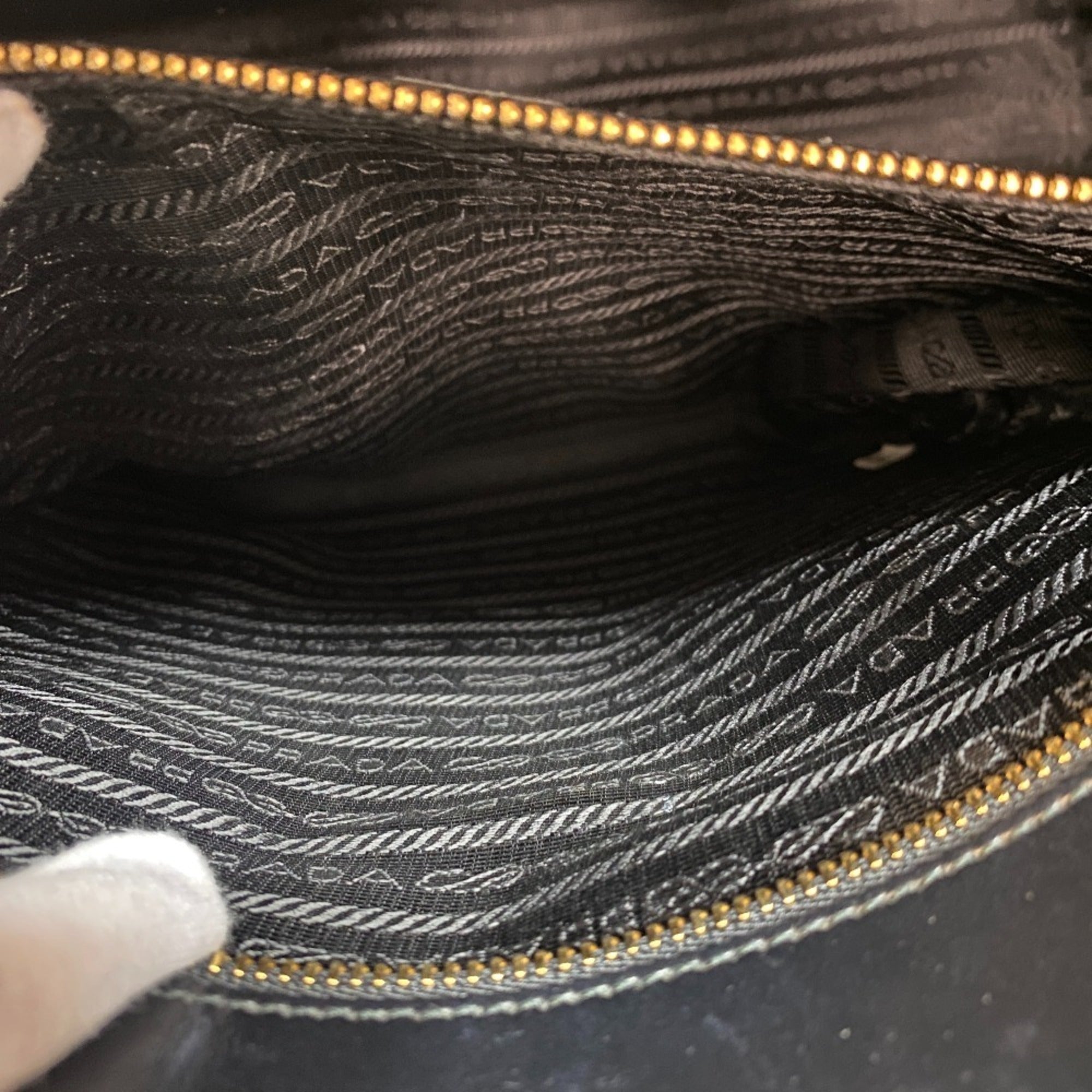 Prada Beige Black Leather Handbag (Pre-Owned)