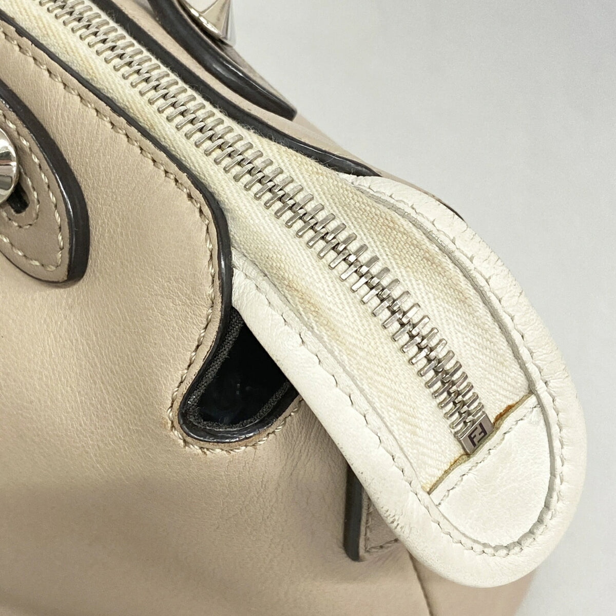 Fendi Beige White Leather Handbag (Pre-Owned)