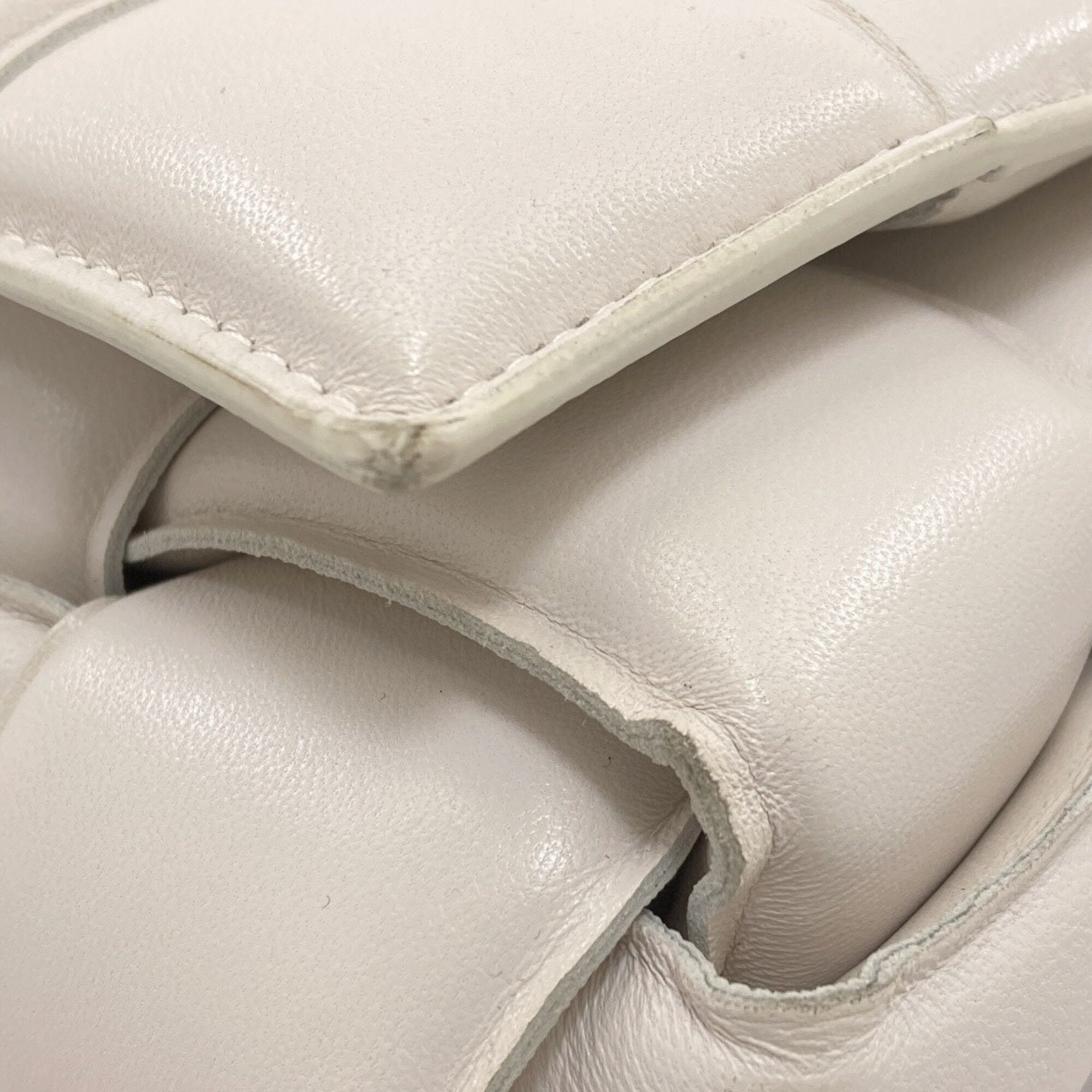 Bottega Veneta White Leather Shoulder Bag (Pre-Owned)
