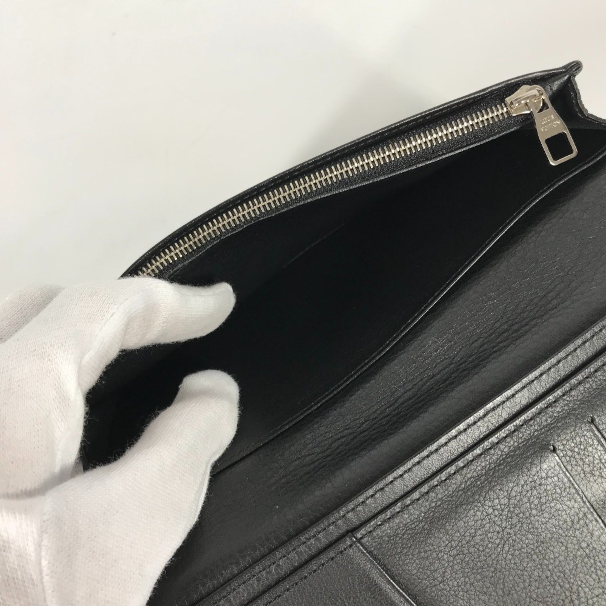 Louis Vuitton Black Leather Long Wallet (Bi-Fold) (Pre-Owned)