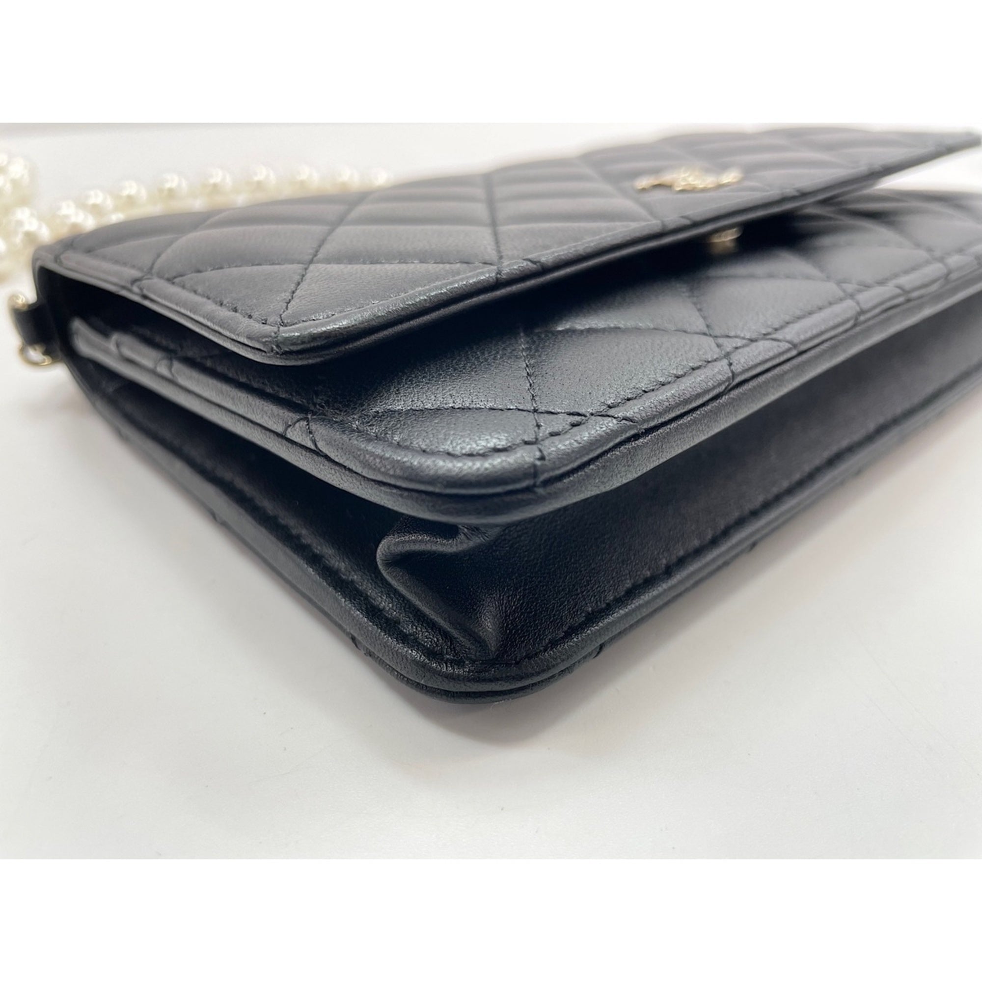 Chanel Black Shoulder Bag (Pre-Owned)