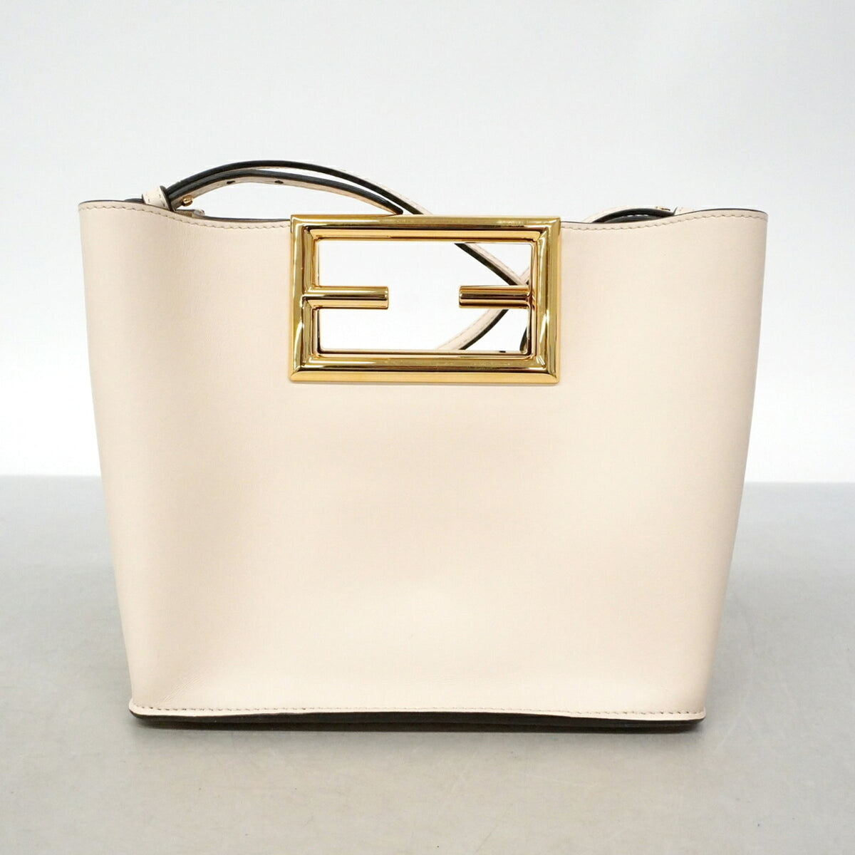 Fendi Ivory Leather Handbag (Pre-Owned)