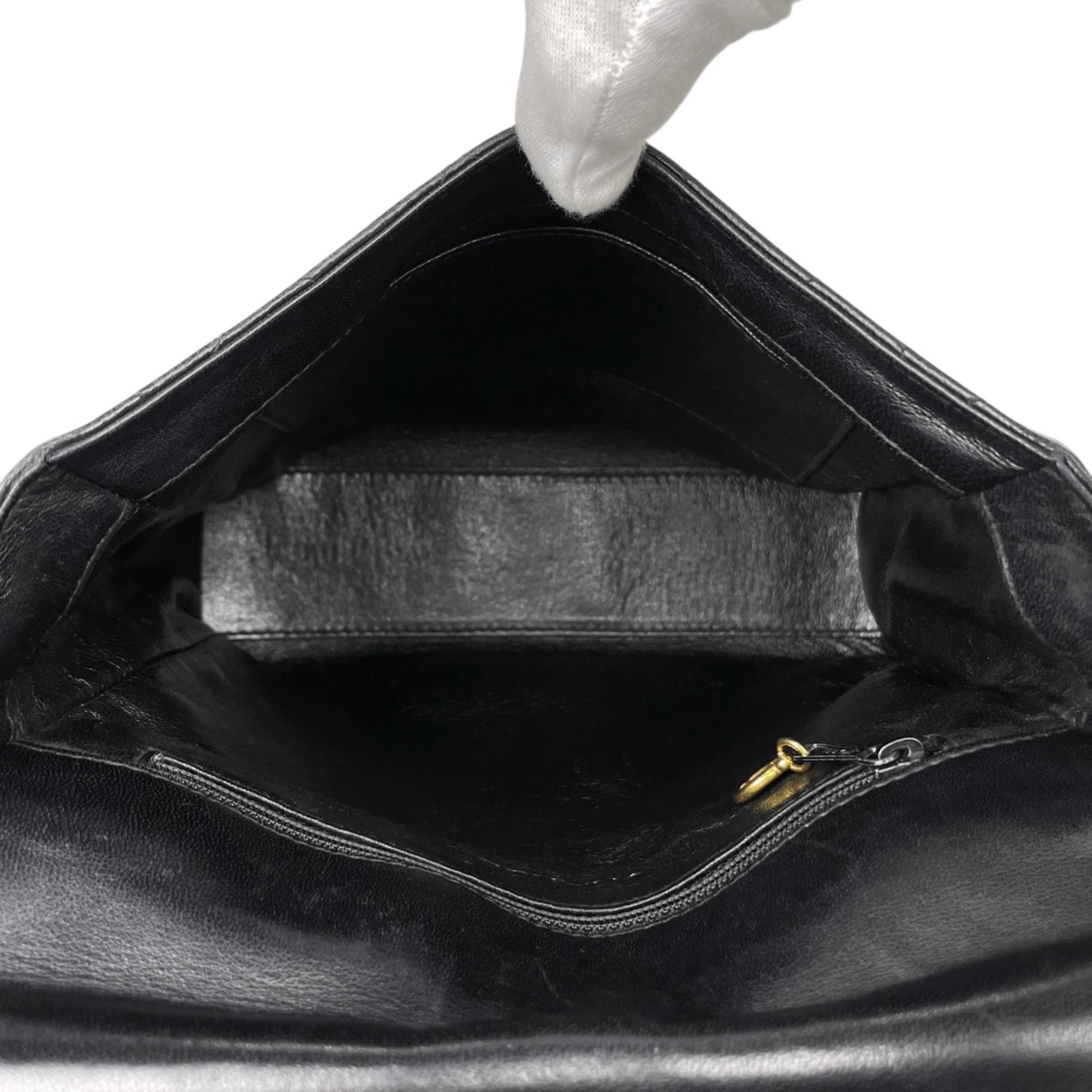 Chanel Matelasse Black Leather Shoulder Bag (Pre-Owned)