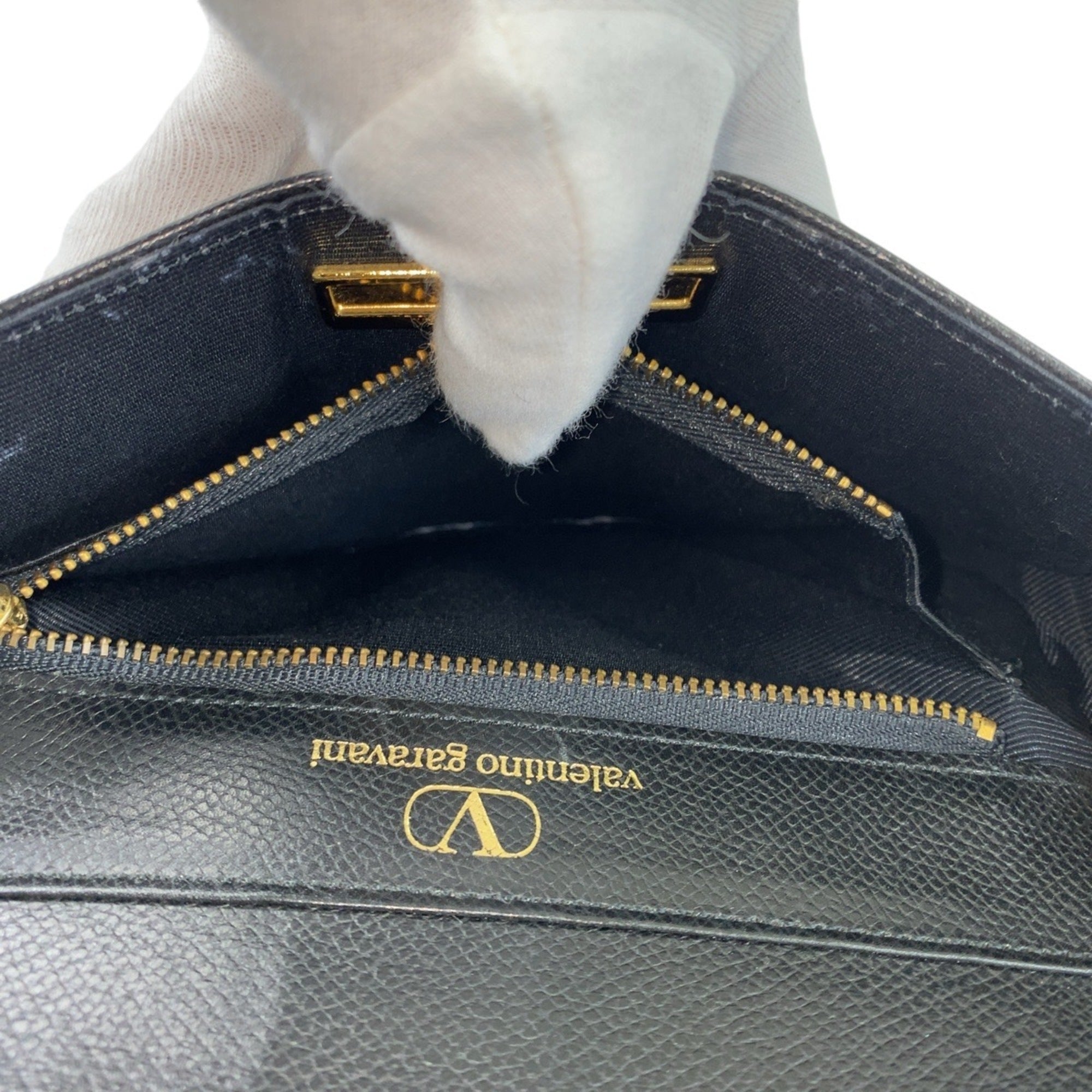 Valentino Garavani Black Leather Pochette Shoulder Bag (Pre-Owned)