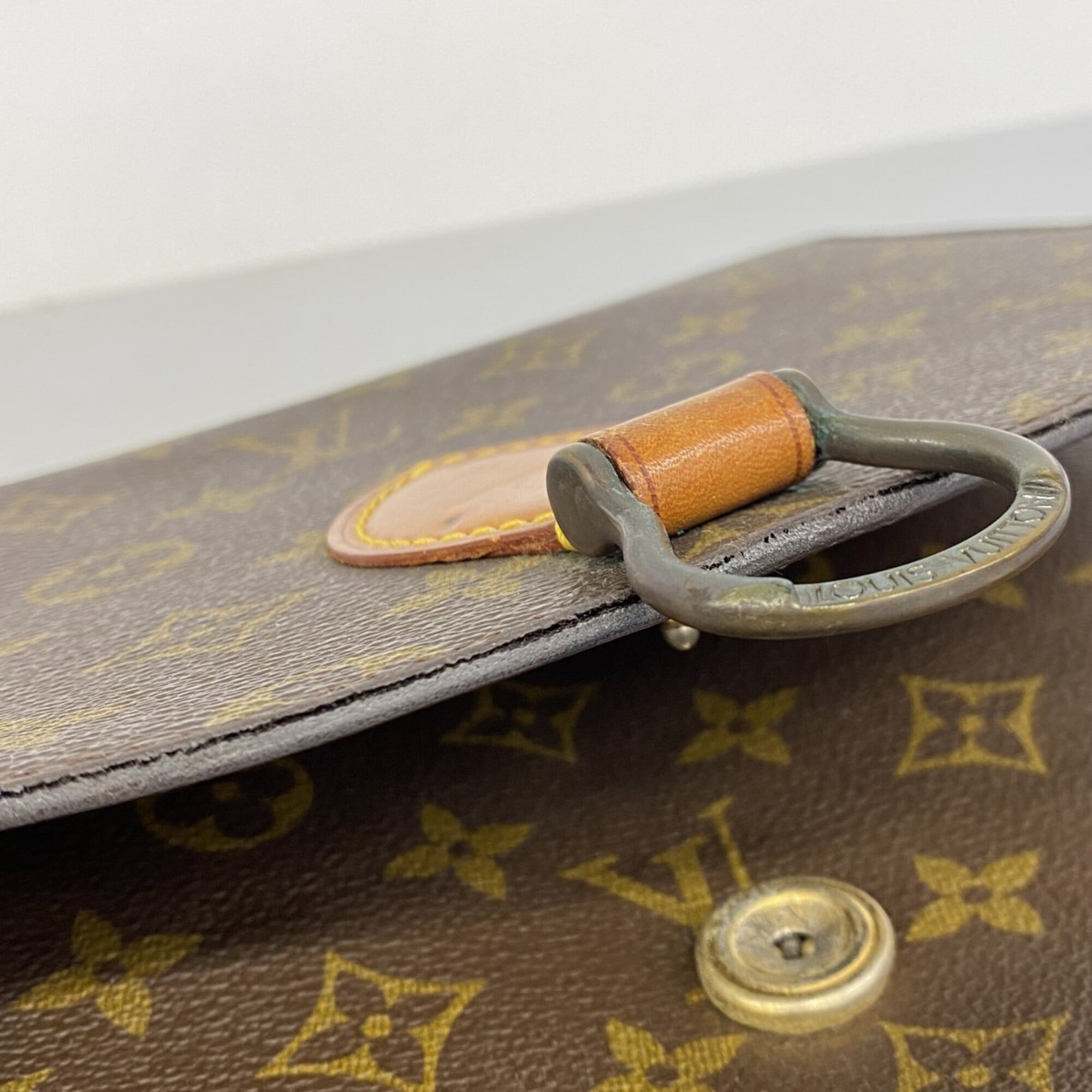Louis Vuitton Brown Shoulder Bag (Pre-Owned)