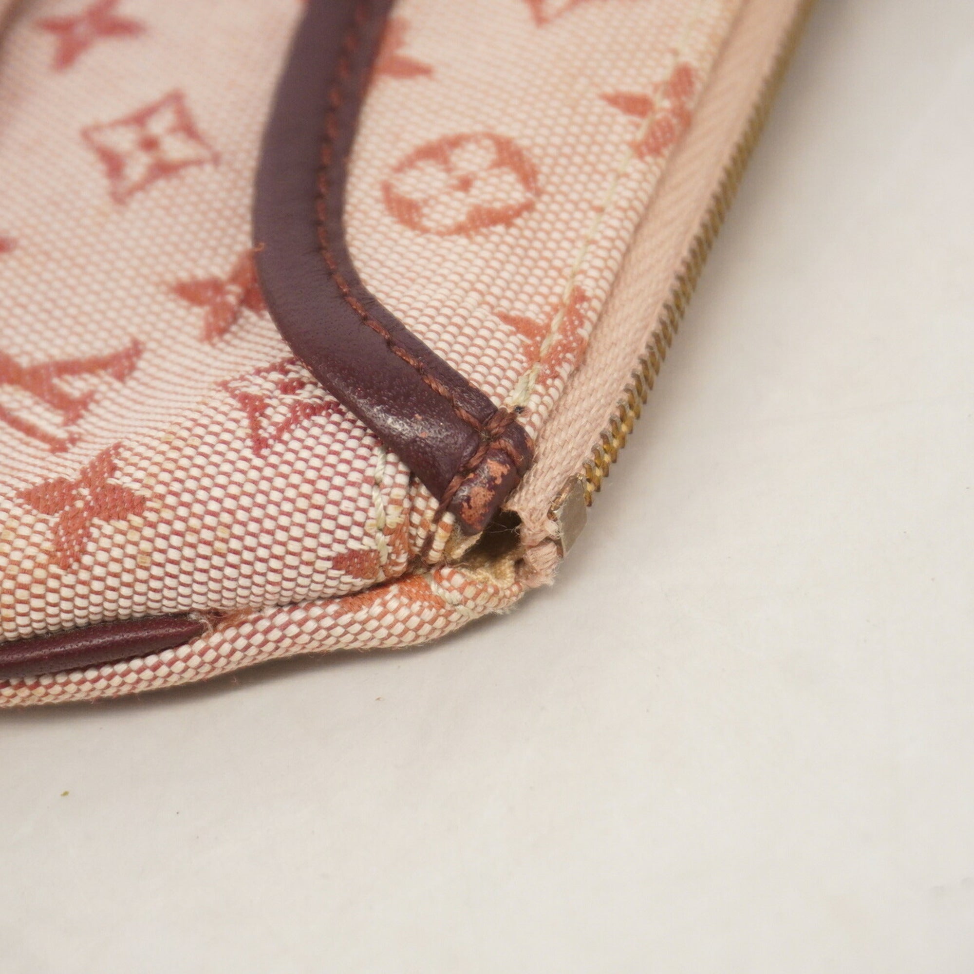 Louis Vuitton Cerise Pouch (Pre-Owned)