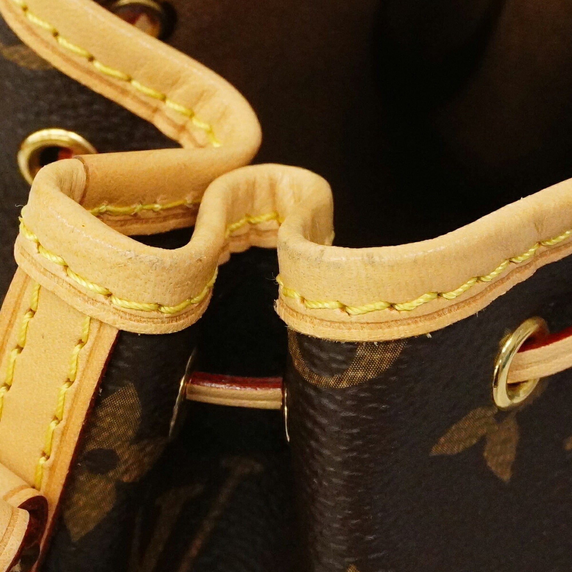 Louis Vuitton Brown Shoulder Bag (Pre-Owned)