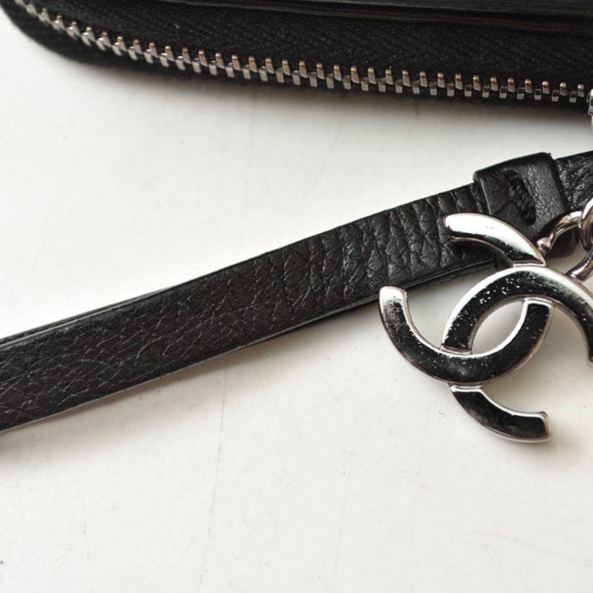 Chanel Black Leather Long Wallet (Bi-Fold) (Pre-Owned)