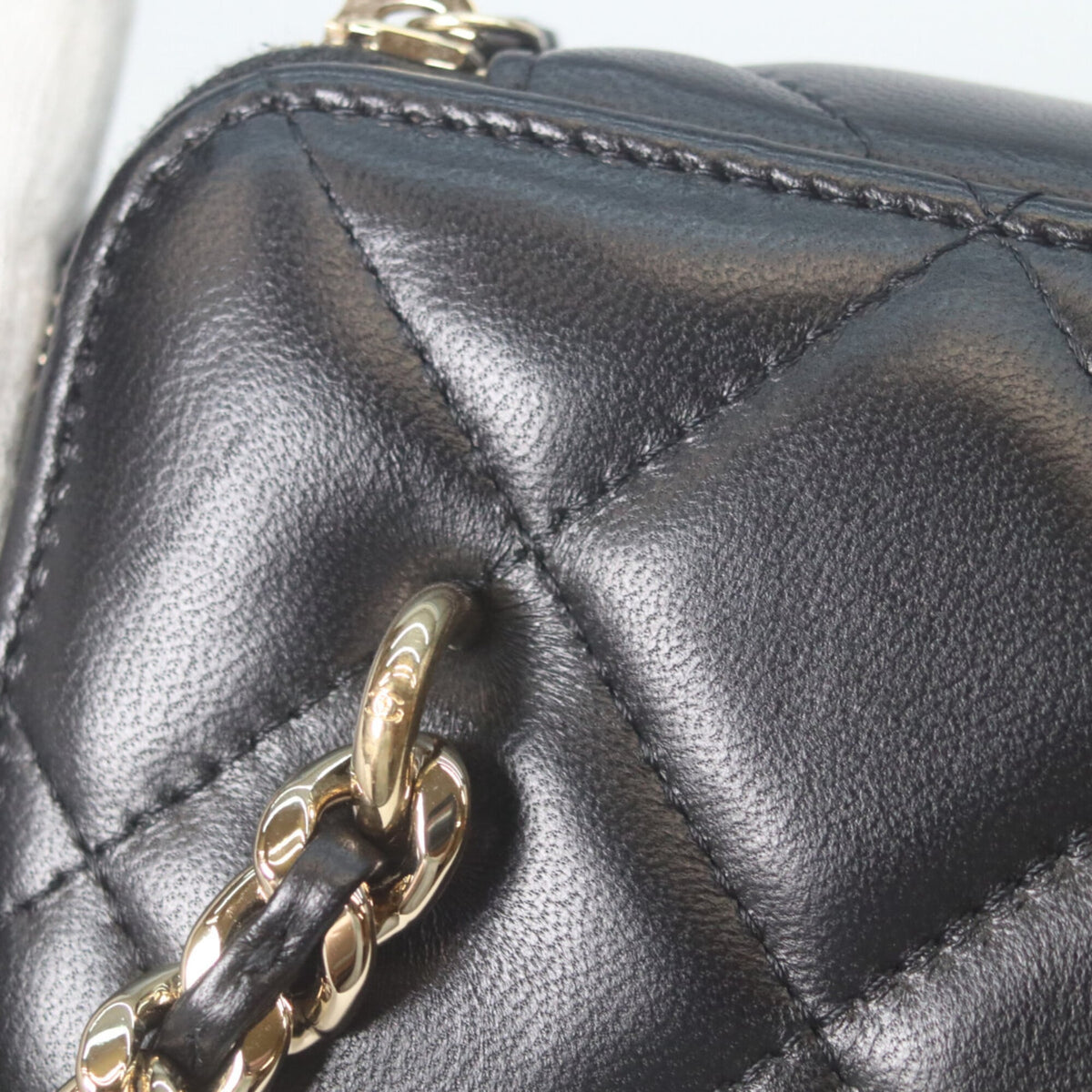 Chanel Black Leather Shoulder Bag (Pre-Owned)