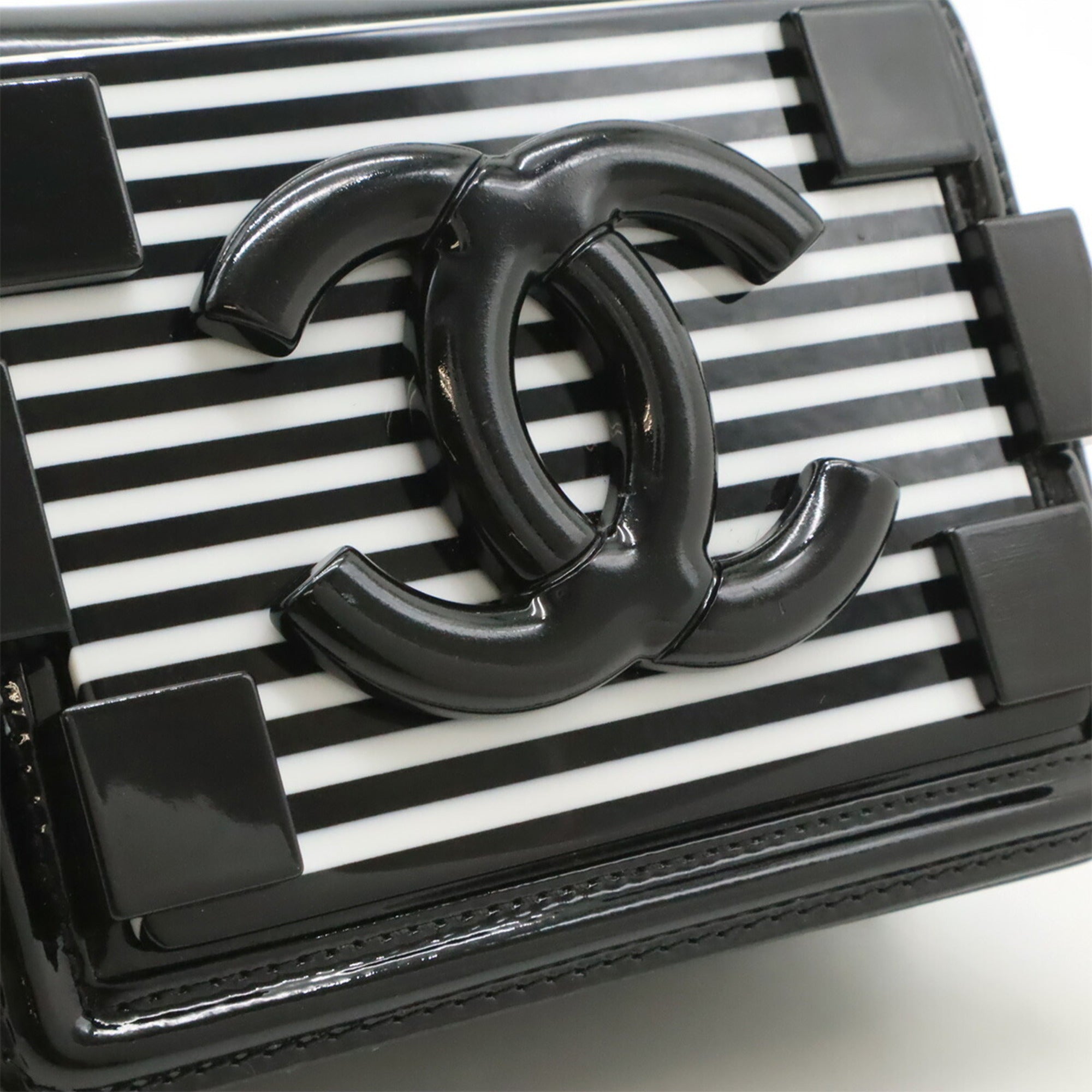 Chanel Black White Plastic Patent Leather Leather Pochette Shoulder Bag (Pre-Owned)