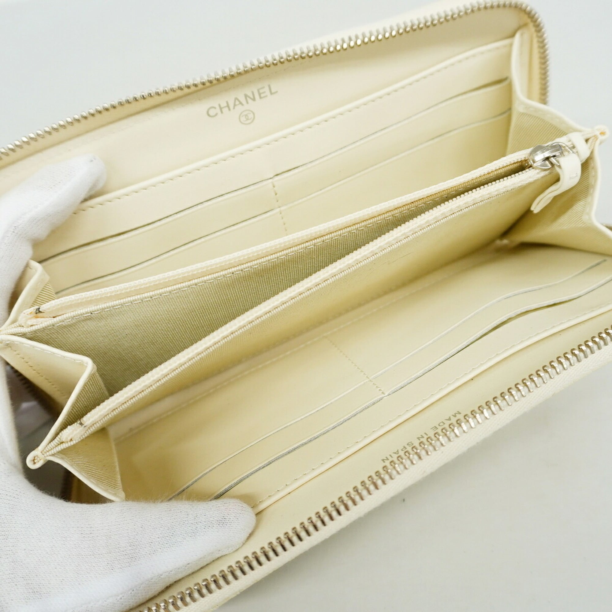 Chanel Ivory Grained Calfskin Long Wallet (Bi-Fold) (Pre-Owned)