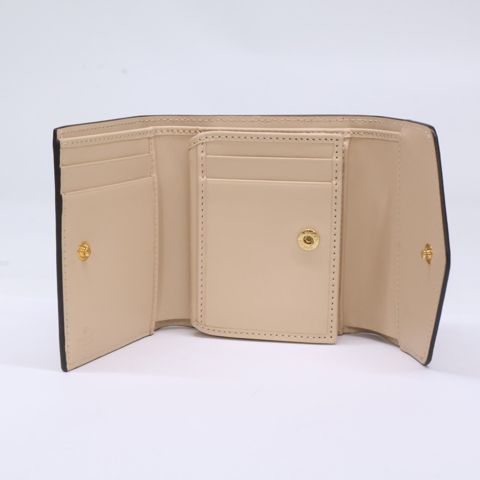 Gucci Light Beige Leather Wallet (Tri-Fold) (Pre-Owned)