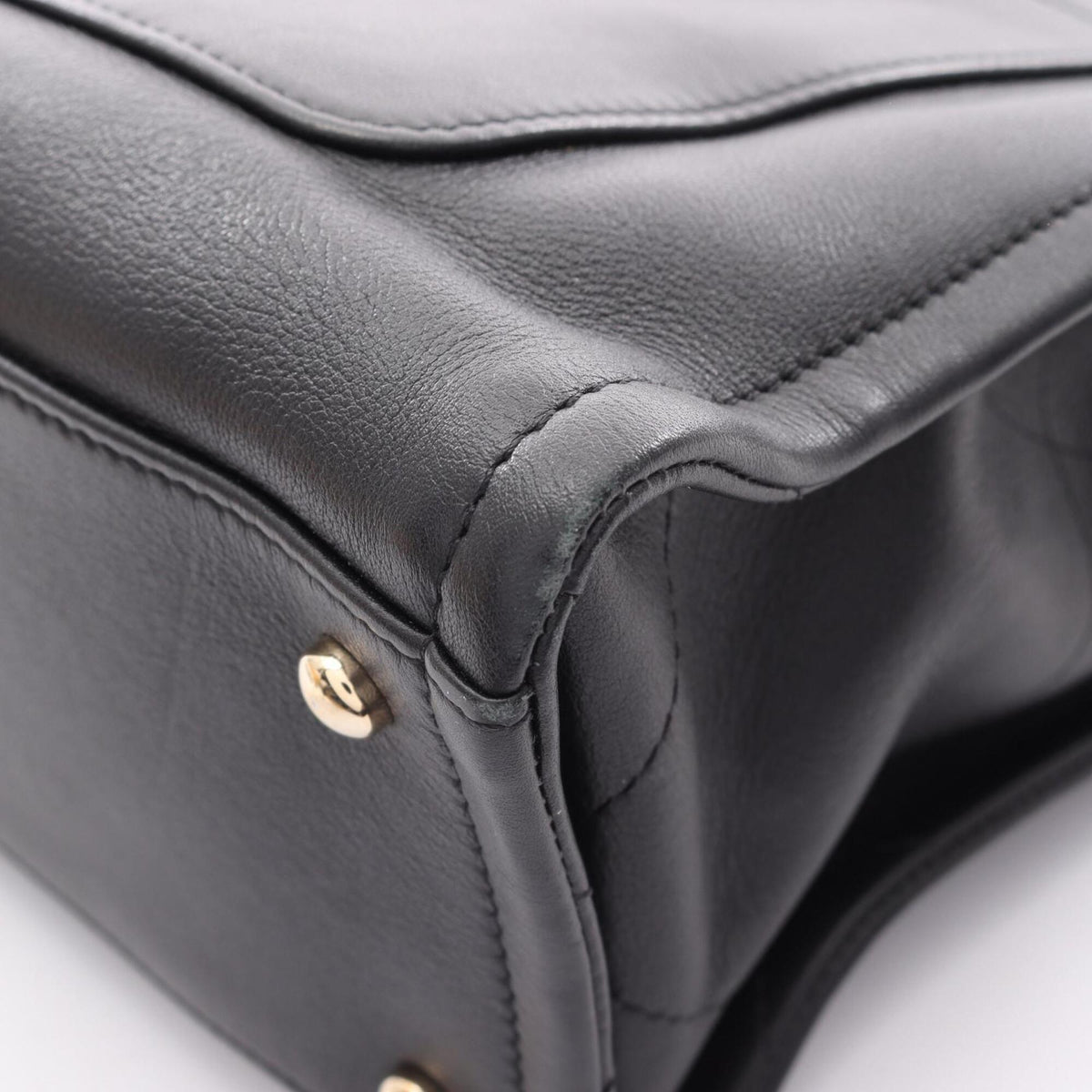 Chanel Black Leather Handbag Shoulder Bag (Pre-Owned)