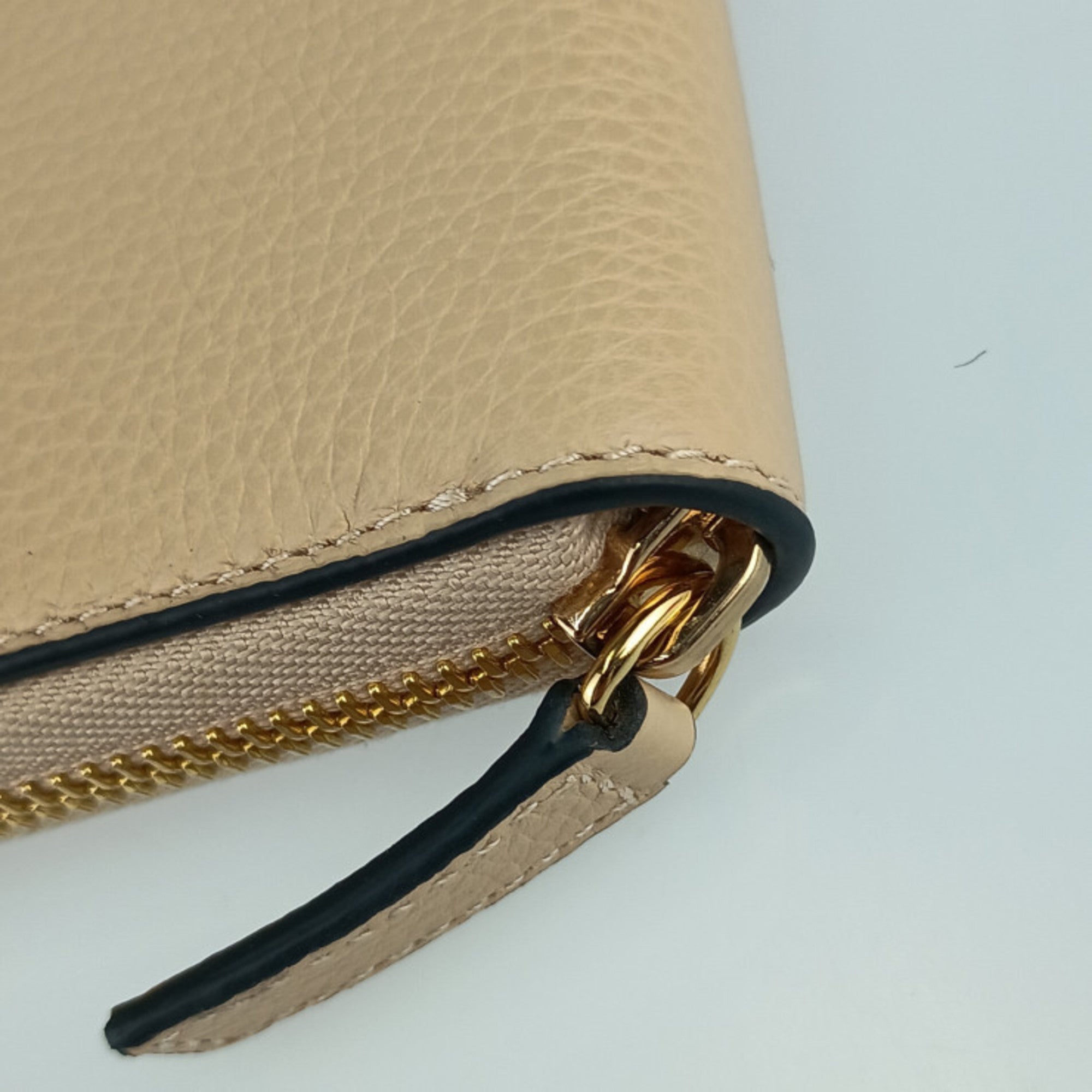 Versace Beige Leather Long Wallet (Bi-Fold) (Pre-Owned)